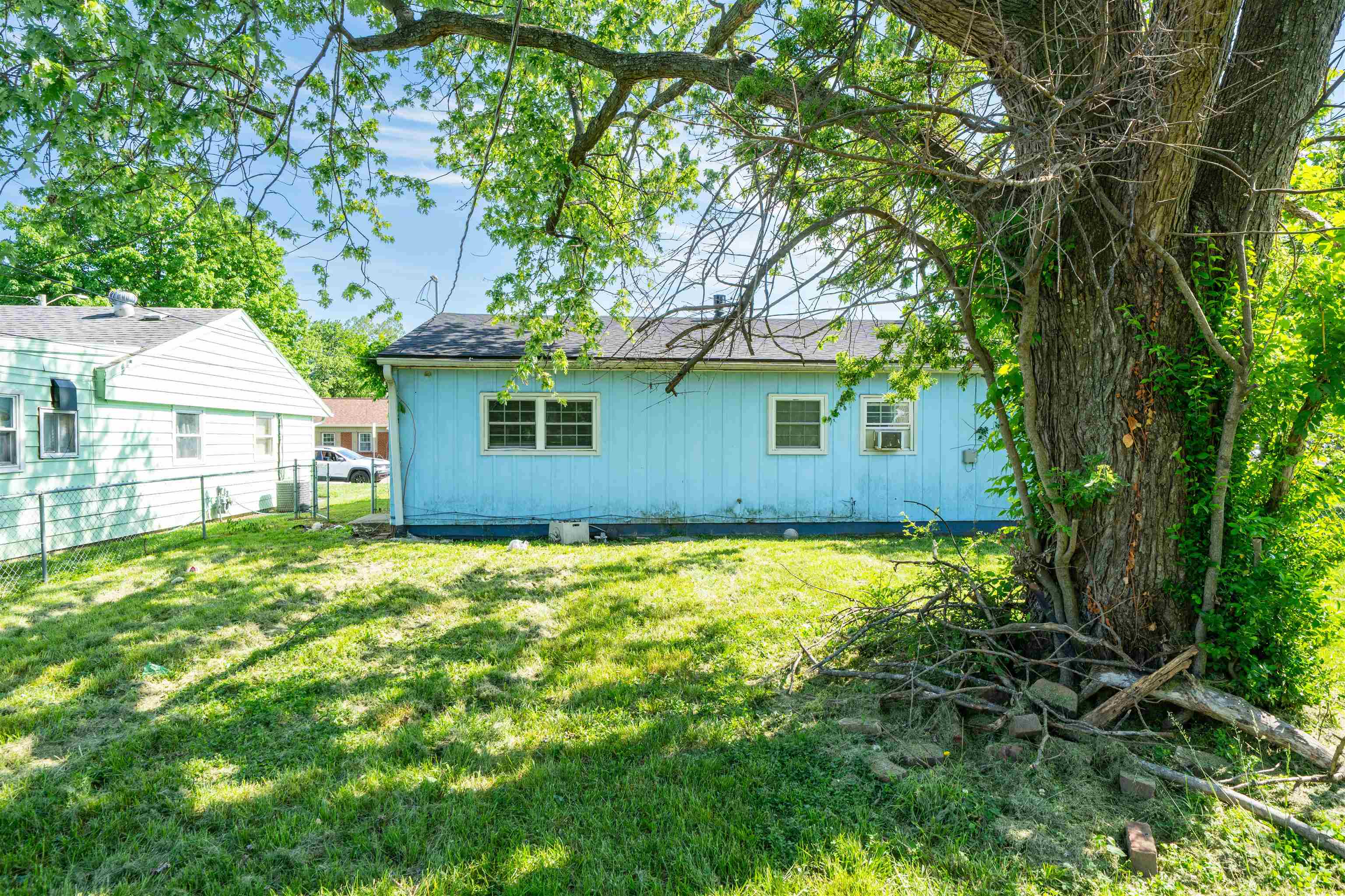 2731 West 10th St., Owensboro, Kentucky 42301, 3 Bedrooms Bedrooms, ,1 BathroomBathrooms,Single Family Residence,For Sale,West 10th St.,94731
