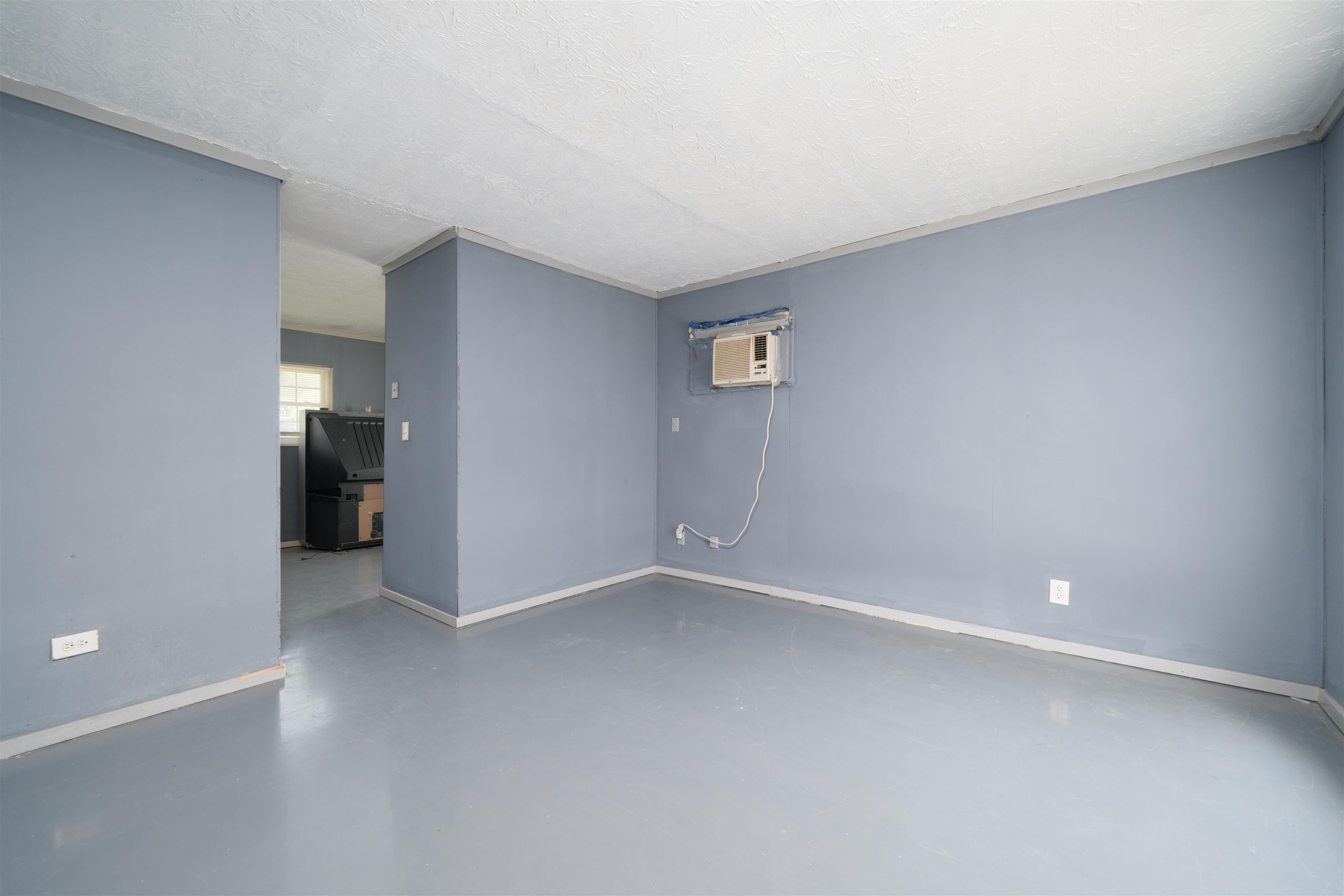 2731 West 10th St., Owensboro, Kentucky 42301, 3 Bedrooms Bedrooms, ,1 BathroomBathrooms,Single Family Residence,For Sale,West 10th St.,94731