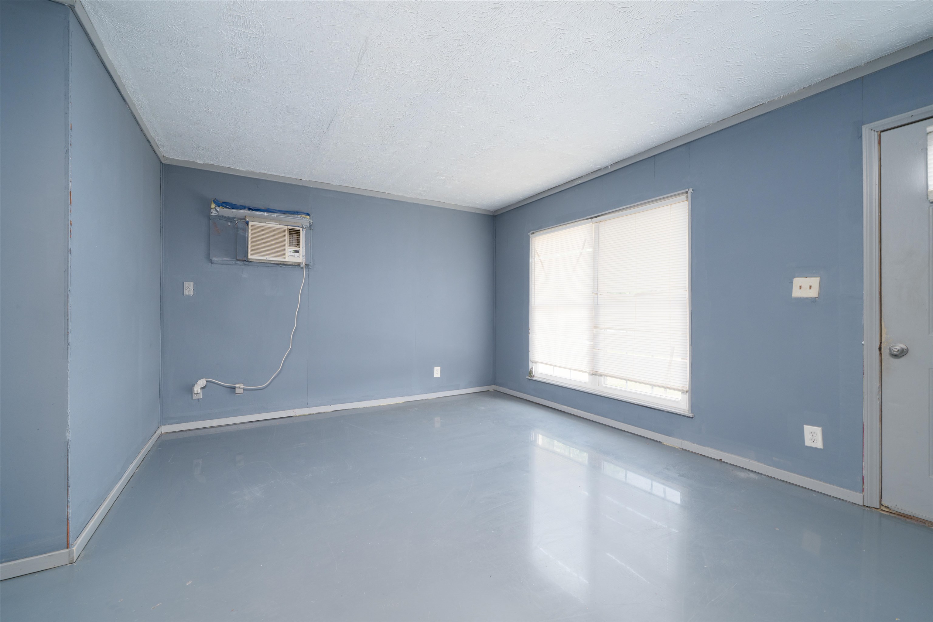2731 West 10th St., Owensboro, Kentucky 42301, 3 Bedrooms Bedrooms, ,1 BathroomBathrooms,Single Family Residence,For Sale,West 10th St.,94731