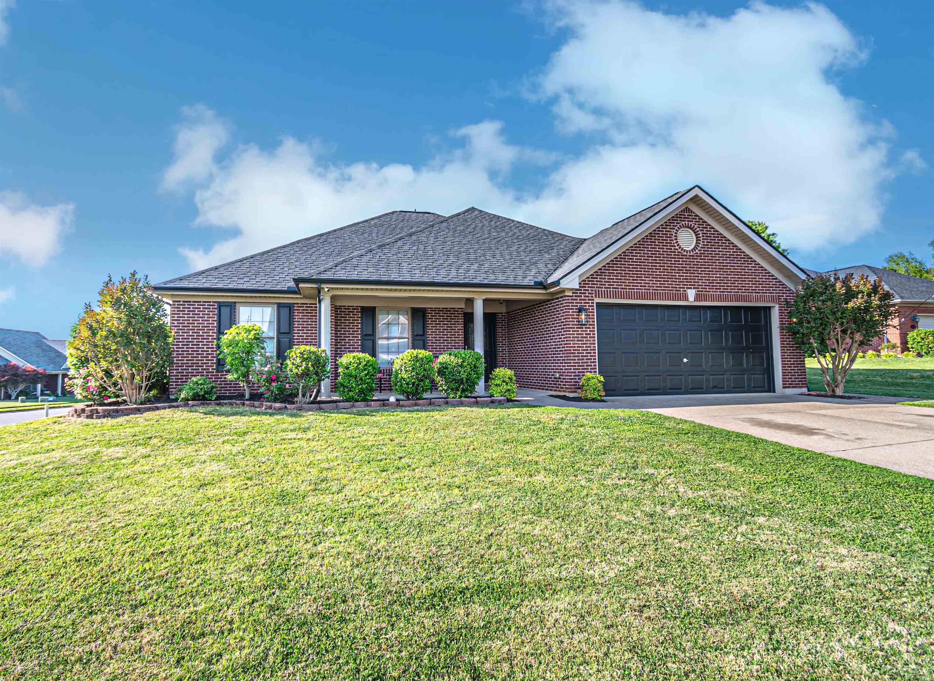 3601 Runnymede, Owensboro, Kentucky 42303, 3 Bedrooms Bedrooms, ,2 BathroomsBathrooms,Single Family Residence,For Sale,3601 Runnymede,94732