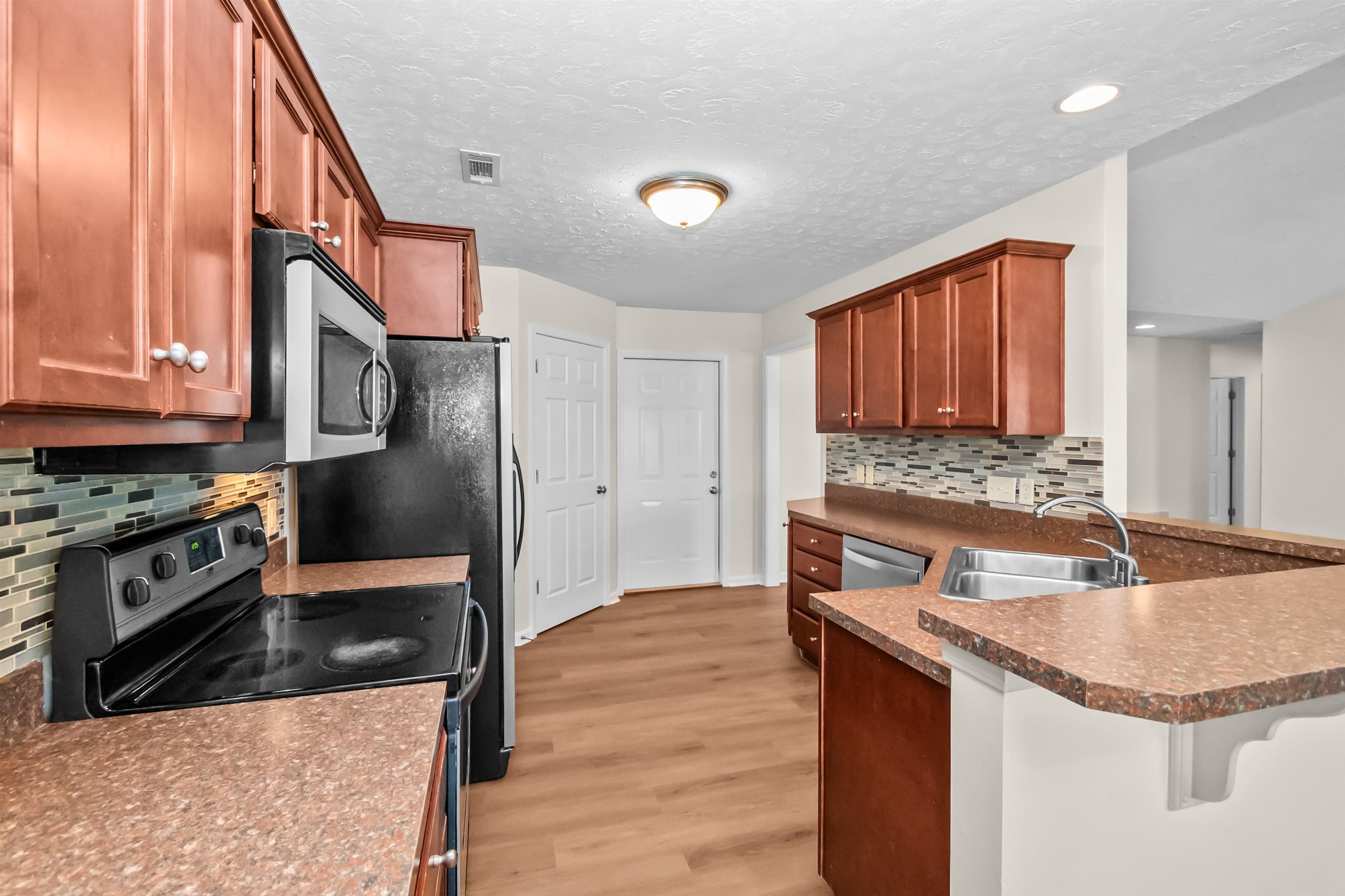 3601 Runnymede, Owensboro, Kentucky 42303, 3 Bedrooms Bedrooms, ,2 BathroomsBathrooms,Single Family Residence,For Sale,3601 Runnymede,94732