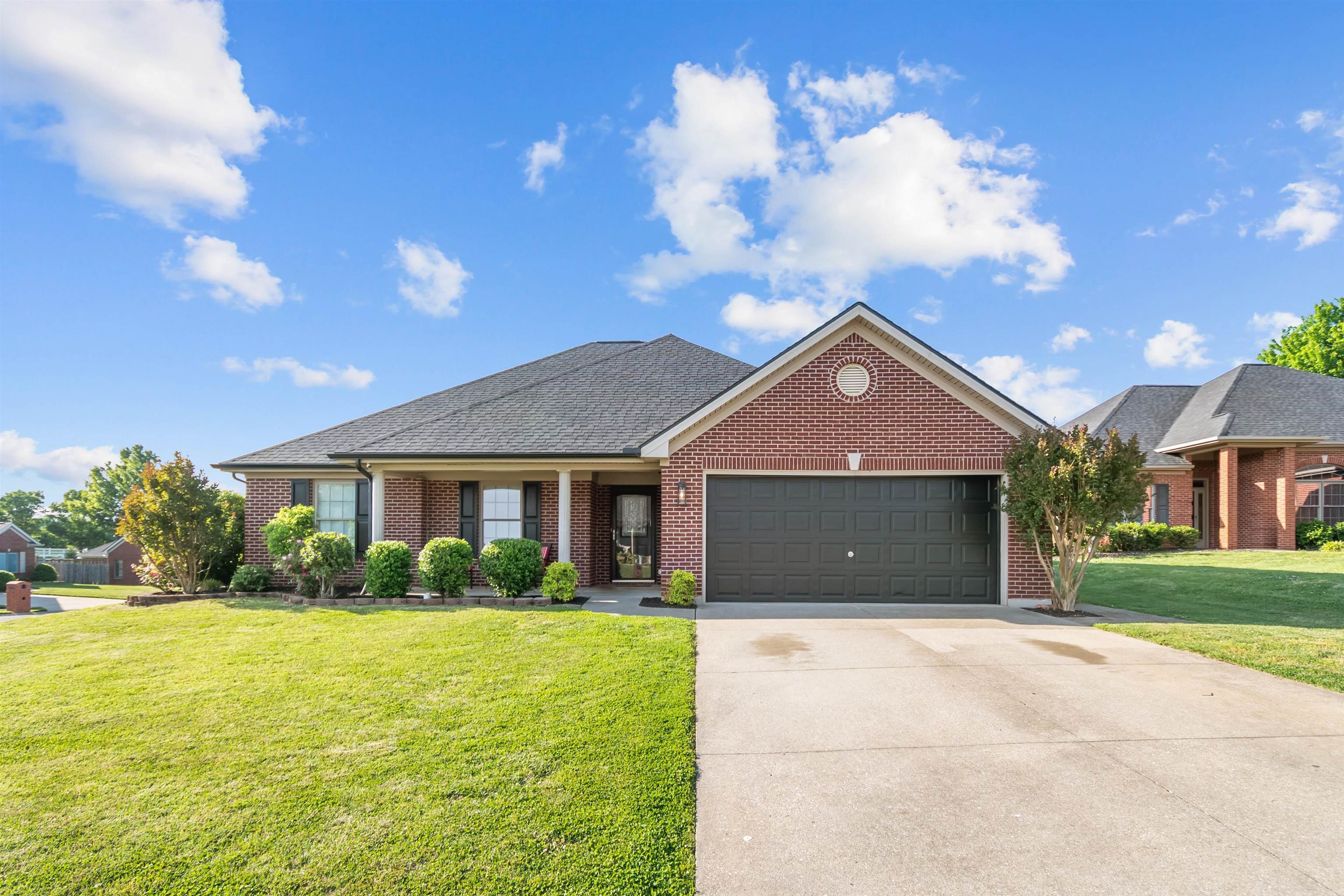 3601 Runnymede, Owensboro, Kentucky 42303, 3 Bedrooms Bedrooms, ,2 BathroomsBathrooms,Single Family Residence,For Sale,3601 Runnymede,94732