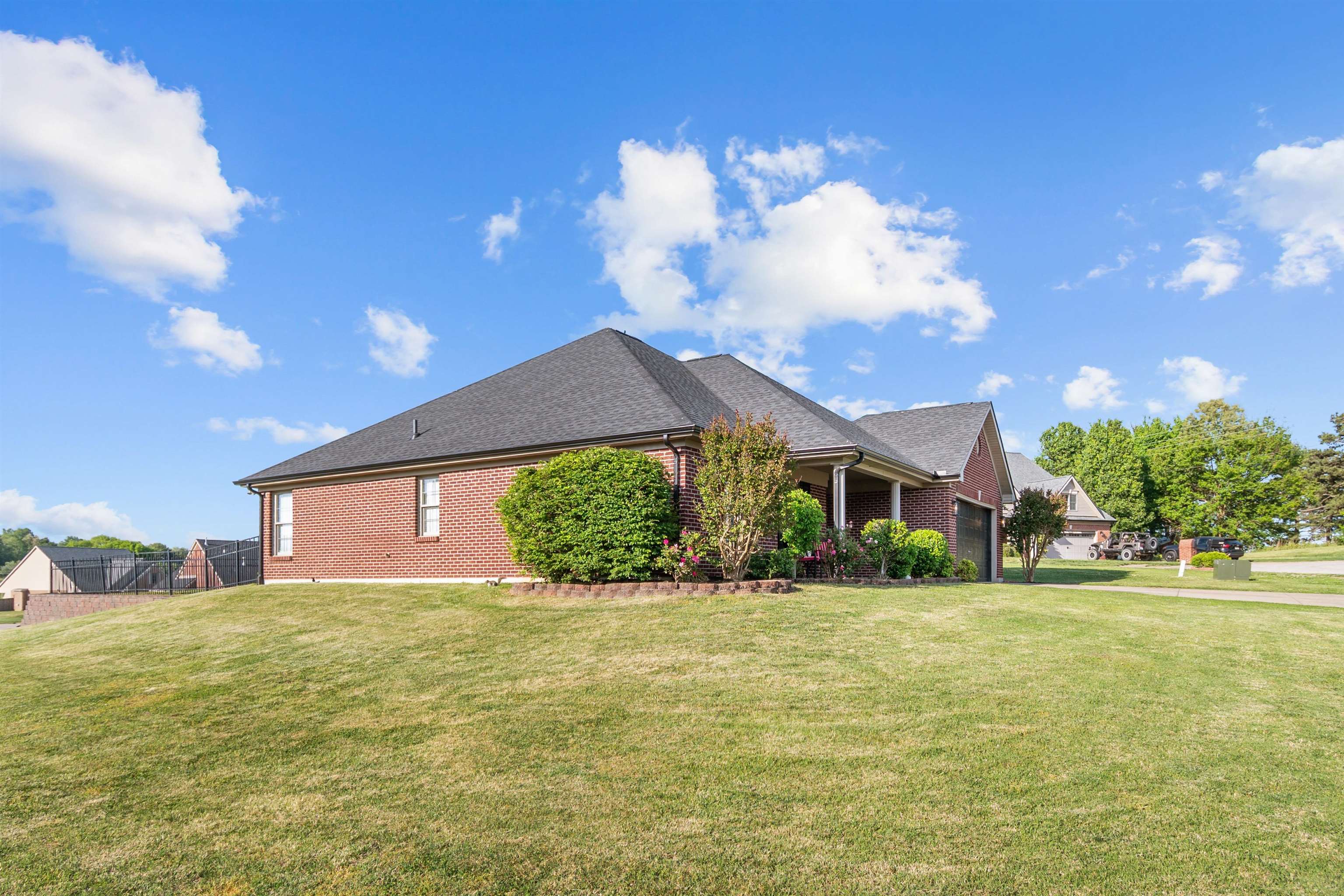 3601 Runnymede, Owensboro, Kentucky 42303, 3 Bedrooms Bedrooms, ,2 BathroomsBathrooms,Single Family Residence,For Sale,3601 Runnymede,94732