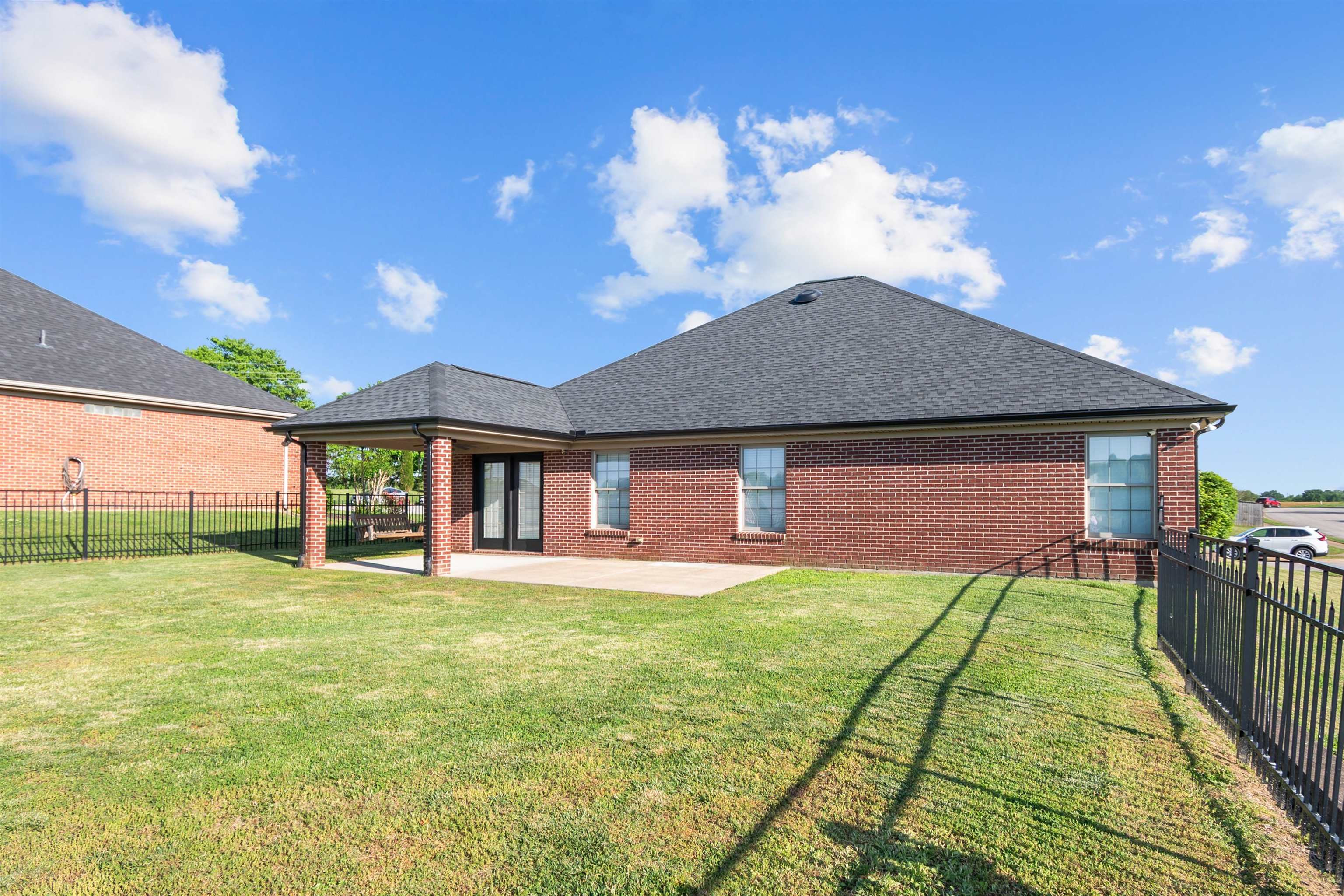 3601 Runnymede, Owensboro, Kentucky 42303, 3 Bedrooms Bedrooms, ,2 BathroomsBathrooms,Single Family Residence,For Sale,3601 Runnymede,94732