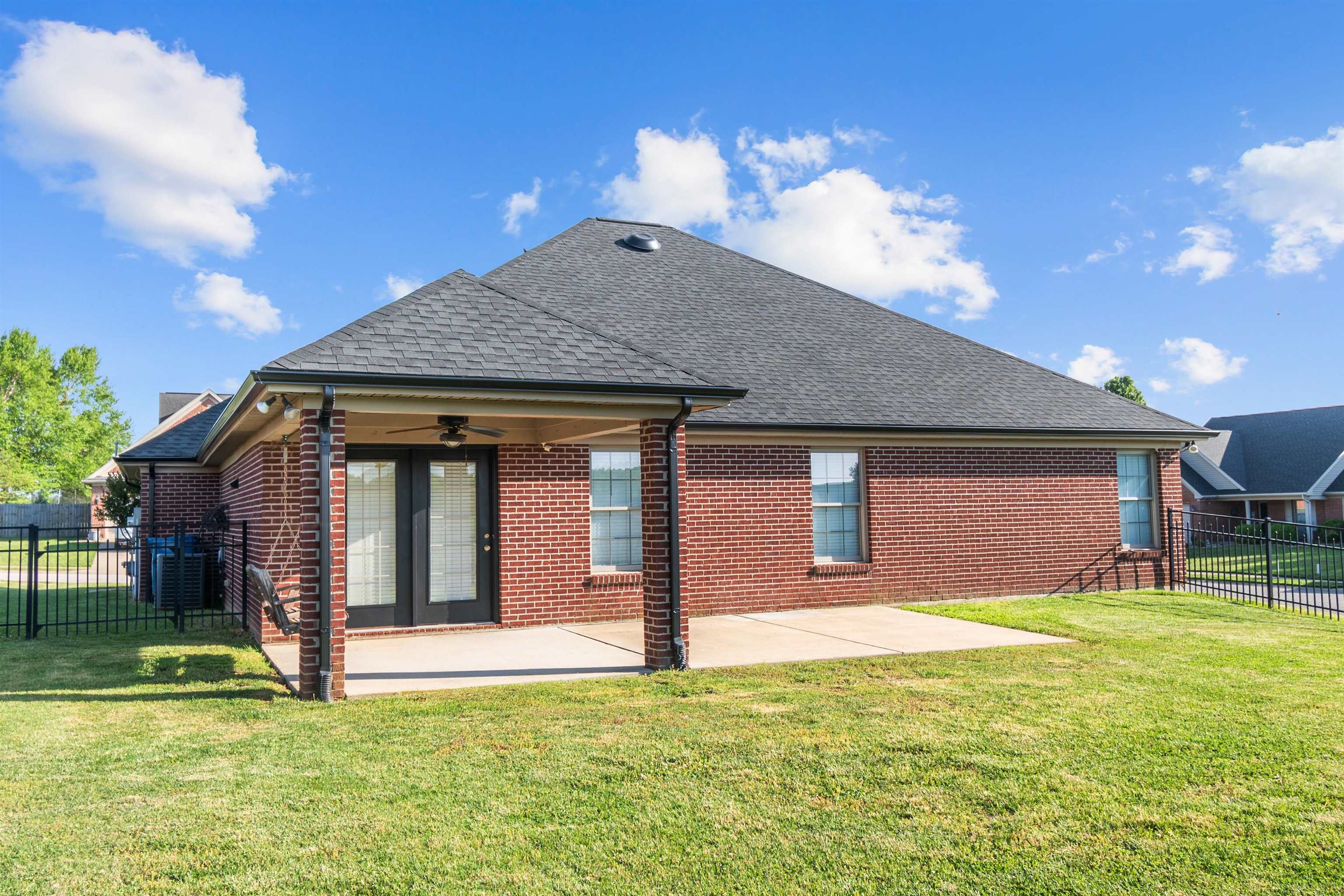 3601 Runnymede, Owensboro, Kentucky 42303, 3 Bedrooms Bedrooms, ,2 BathroomsBathrooms,Single Family Residence,For Sale,3601 Runnymede,94732