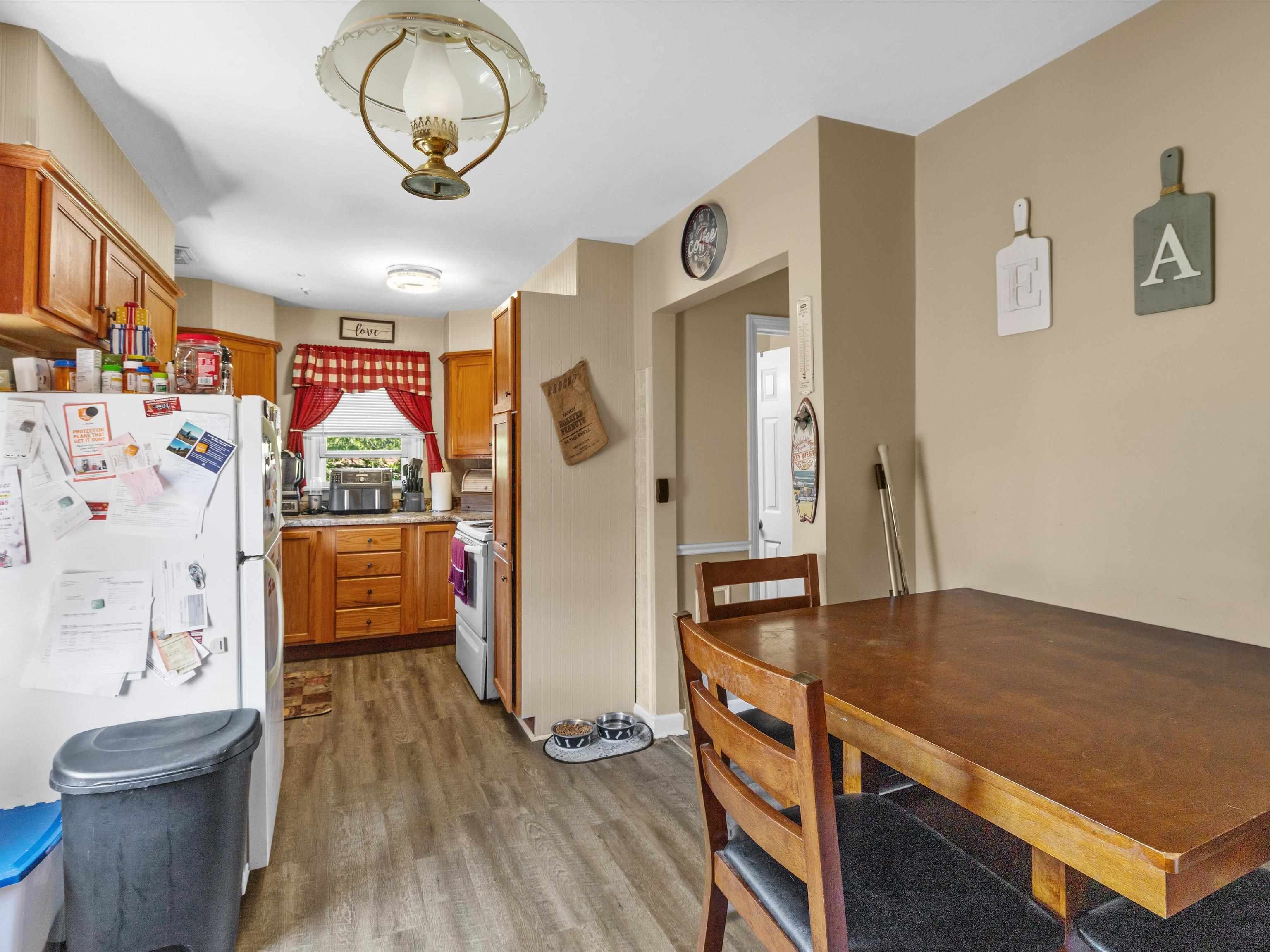175 Monroe St, Hawesville, Kentucky 42348, 2 Bedrooms Bedrooms, ,1 BathroomBathrooms,Single Family Residence,For Sale,Monroe St,94733