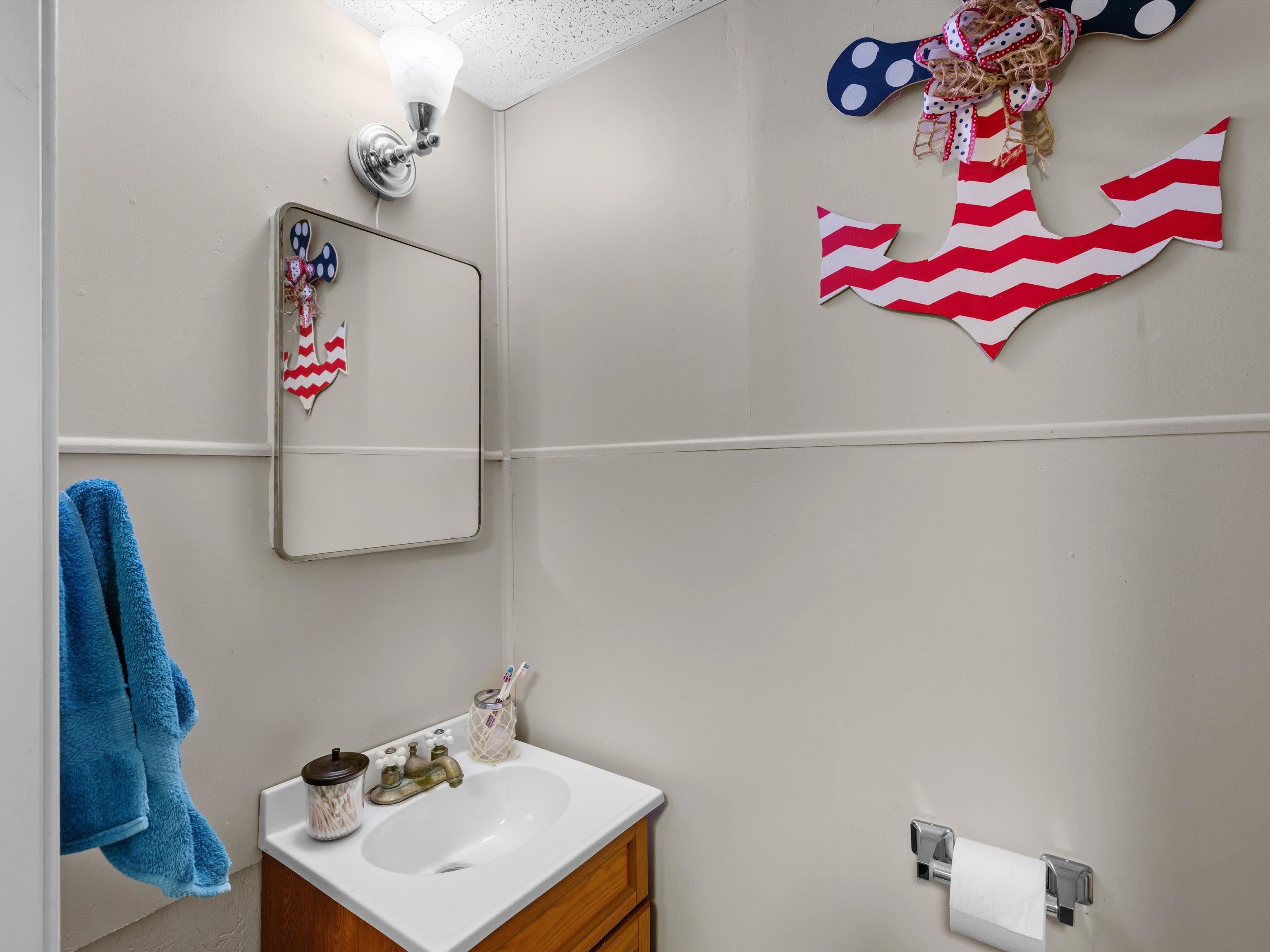 175 Monroe St, Hawesville, Kentucky 42348, 2 Bedrooms Bedrooms, ,1 BathroomBathrooms,Single Family Residence,For Sale,Monroe St,94733