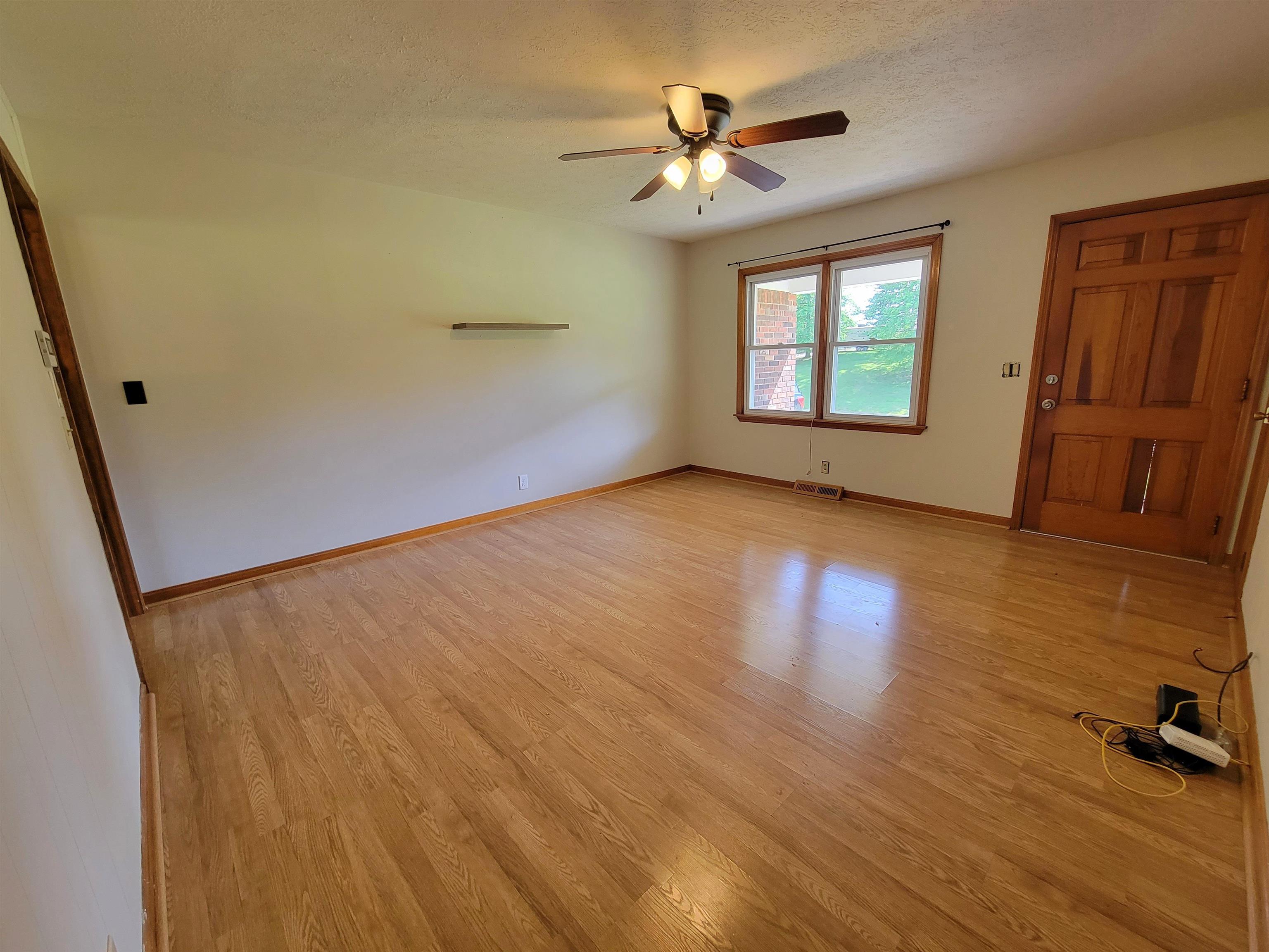 201 E Iron Mountain Dr, Hartford, Kentucky 42347, 3 Bedrooms Bedrooms, ,1 BathroomBathrooms,Single Family Residence,For Sale,E Iron Mountain Dr,94739