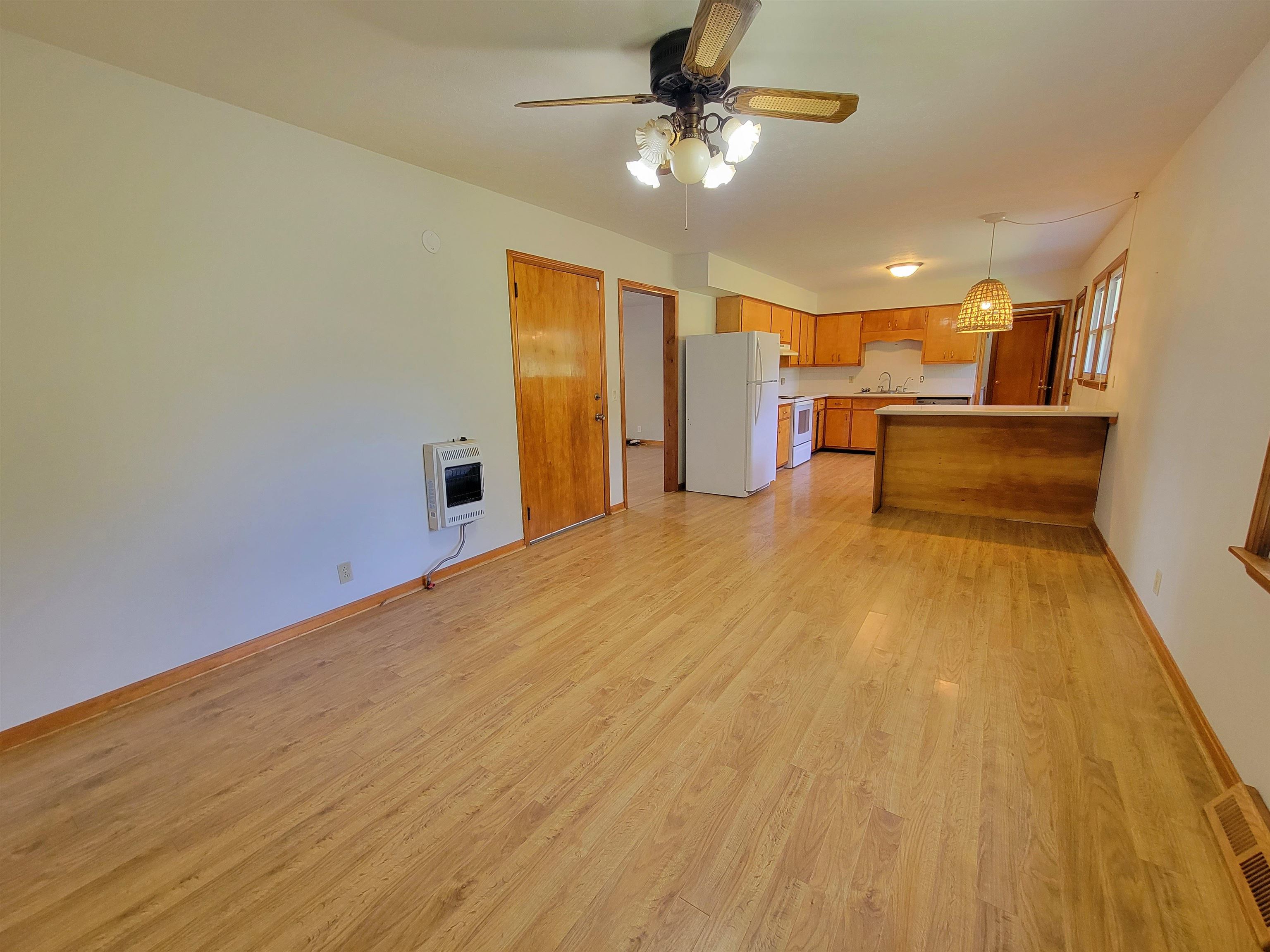 201 E Iron Mountain Dr, Hartford, Kentucky 42347, 3 Bedrooms Bedrooms, ,1 BathroomBathrooms,Single Family Residence,For Sale,E Iron Mountain Dr,94739