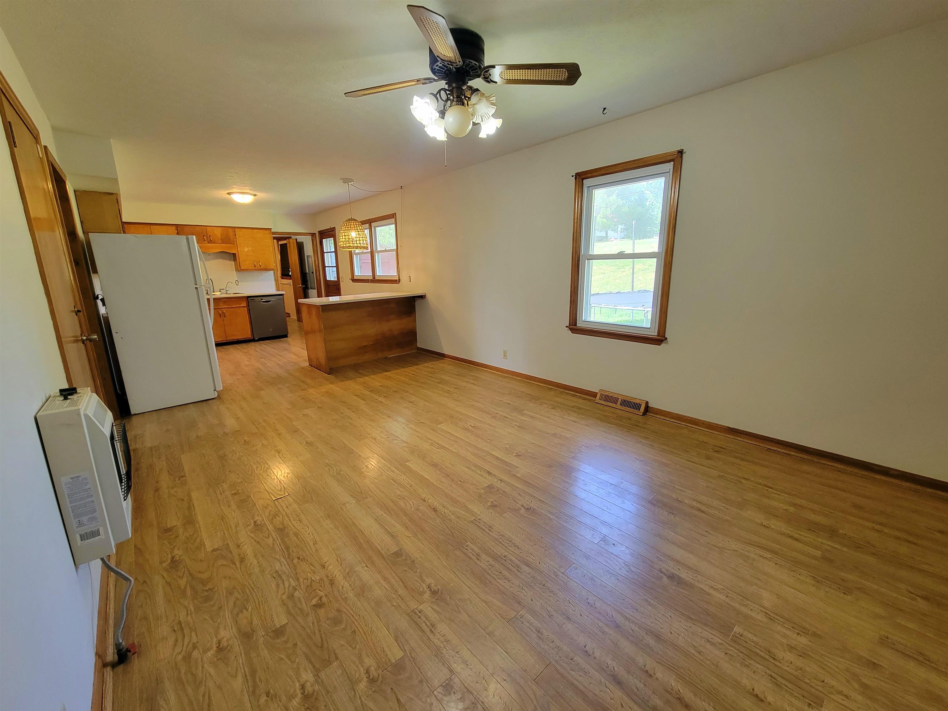 201 E Iron Mountain Dr, Hartford, Kentucky 42347, 3 Bedrooms Bedrooms, ,1 BathroomBathrooms,Single Family Residence,For Sale,E Iron Mountain Dr,94739