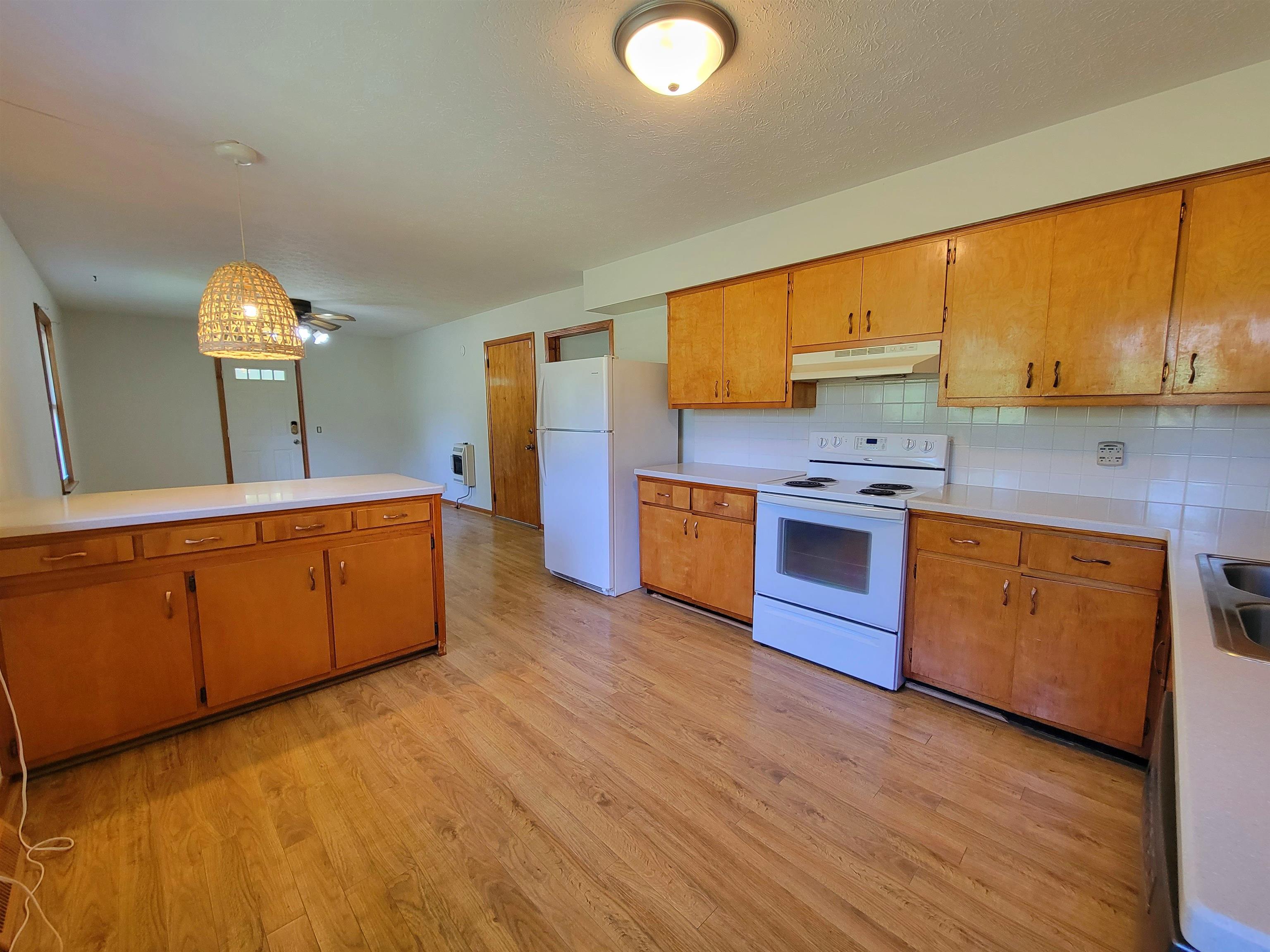 201 E Iron Mountain Dr, Hartford, Kentucky 42347, 3 Bedrooms Bedrooms, ,1 BathroomBathrooms,Single Family Residence,For Sale,E Iron Mountain Dr,94739