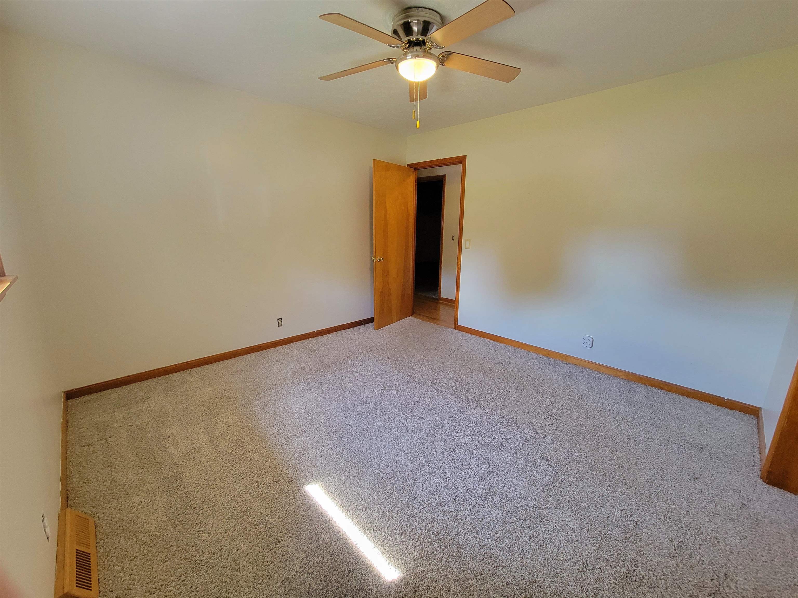 201 E Iron Mountain Dr, Hartford, Kentucky 42347, 3 Bedrooms Bedrooms, ,1 BathroomBathrooms,Single Family Residence,For Sale,E Iron Mountain Dr,94739