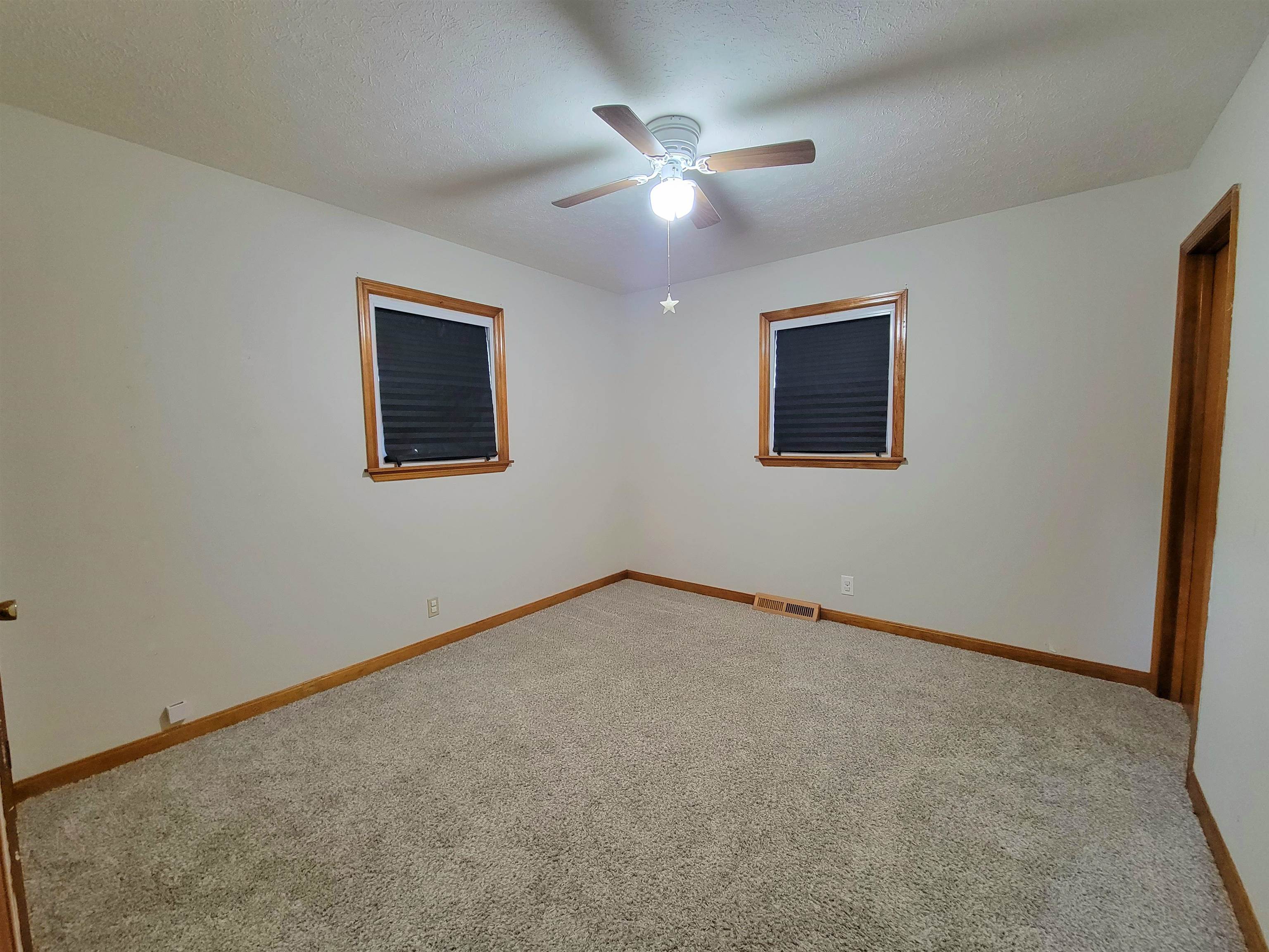 201 E Iron Mountain Dr, Hartford, Kentucky 42347, 3 Bedrooms Bedrooms, ,1 BathroomBathrooms,Single Family Residence,For Sale,E Iron Mountain Dr,94739