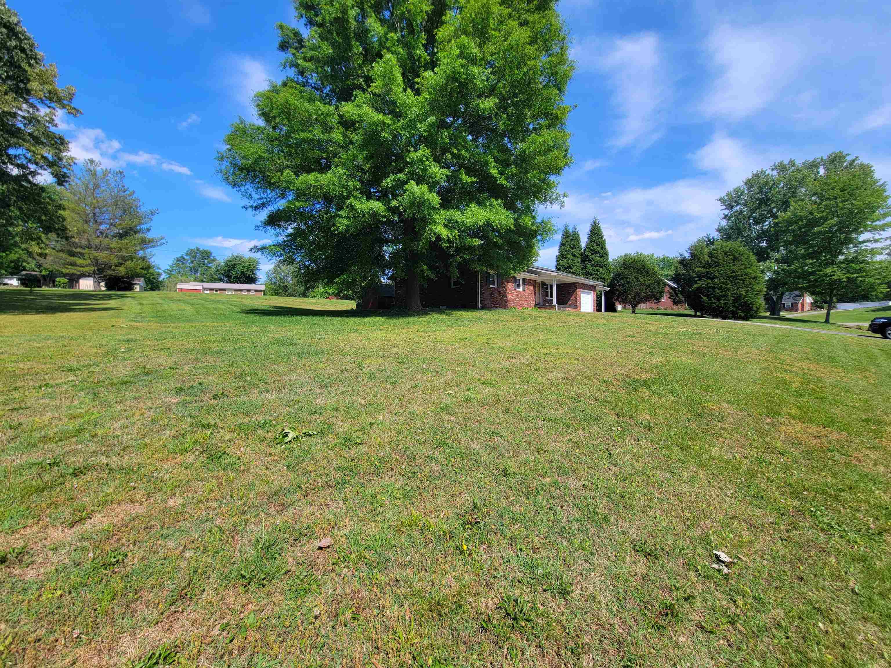 201 E Iron Mountain Dr, Hartford, Kentucky 42347, 3 Bedrooms Bedrooms, ,1 BathroomBathrooms,Single Family Residence,For Sale,E Iron Mountain Dr,94739