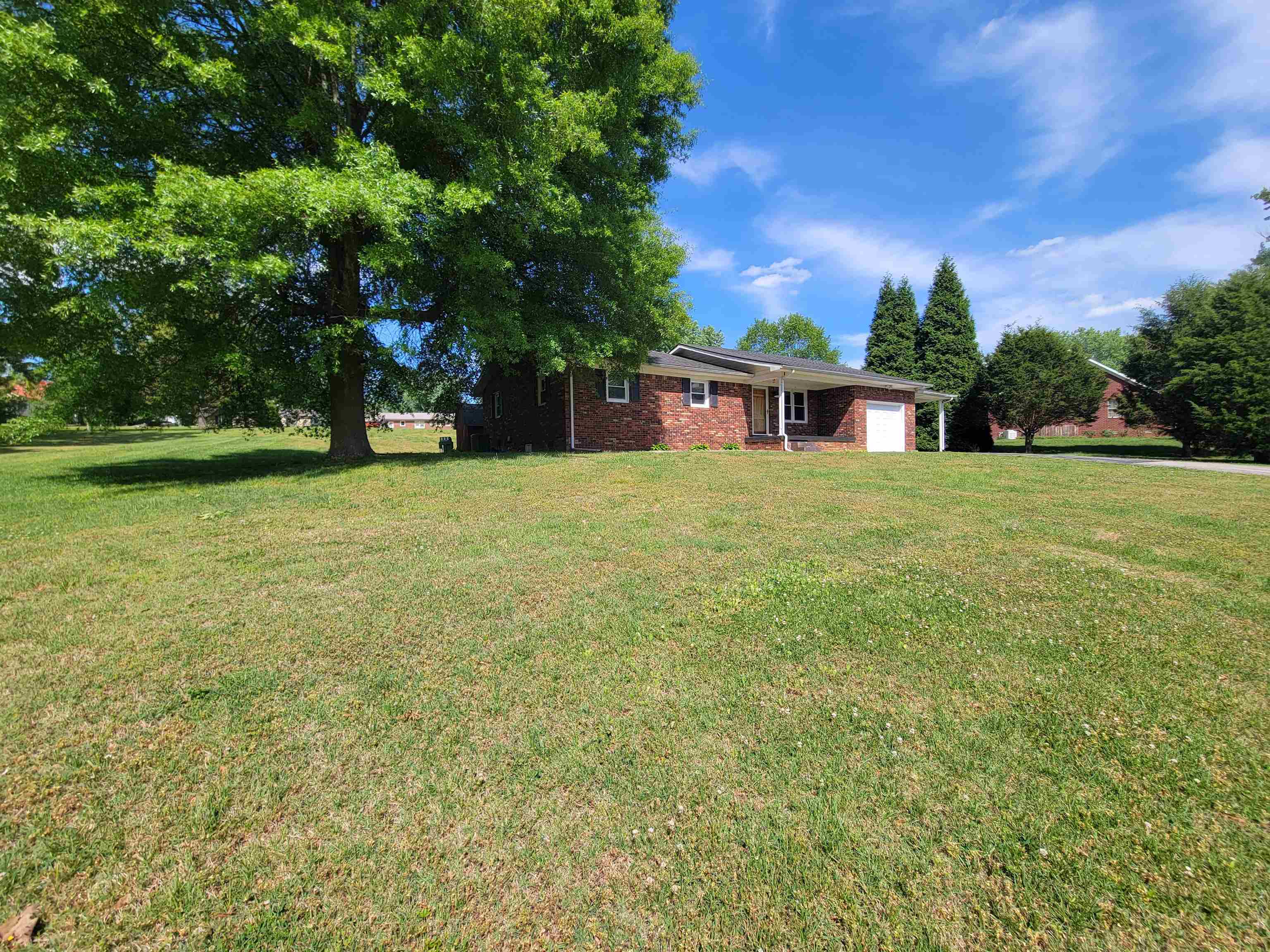 201 E Iron Mountain Dr, Hartford, Kentucky 42347, 3 Bedrooms Bedrooms, ,1 BathroomBathrooms,Single Family Residence,For Sale,E Iron Mountain Dr,94739
