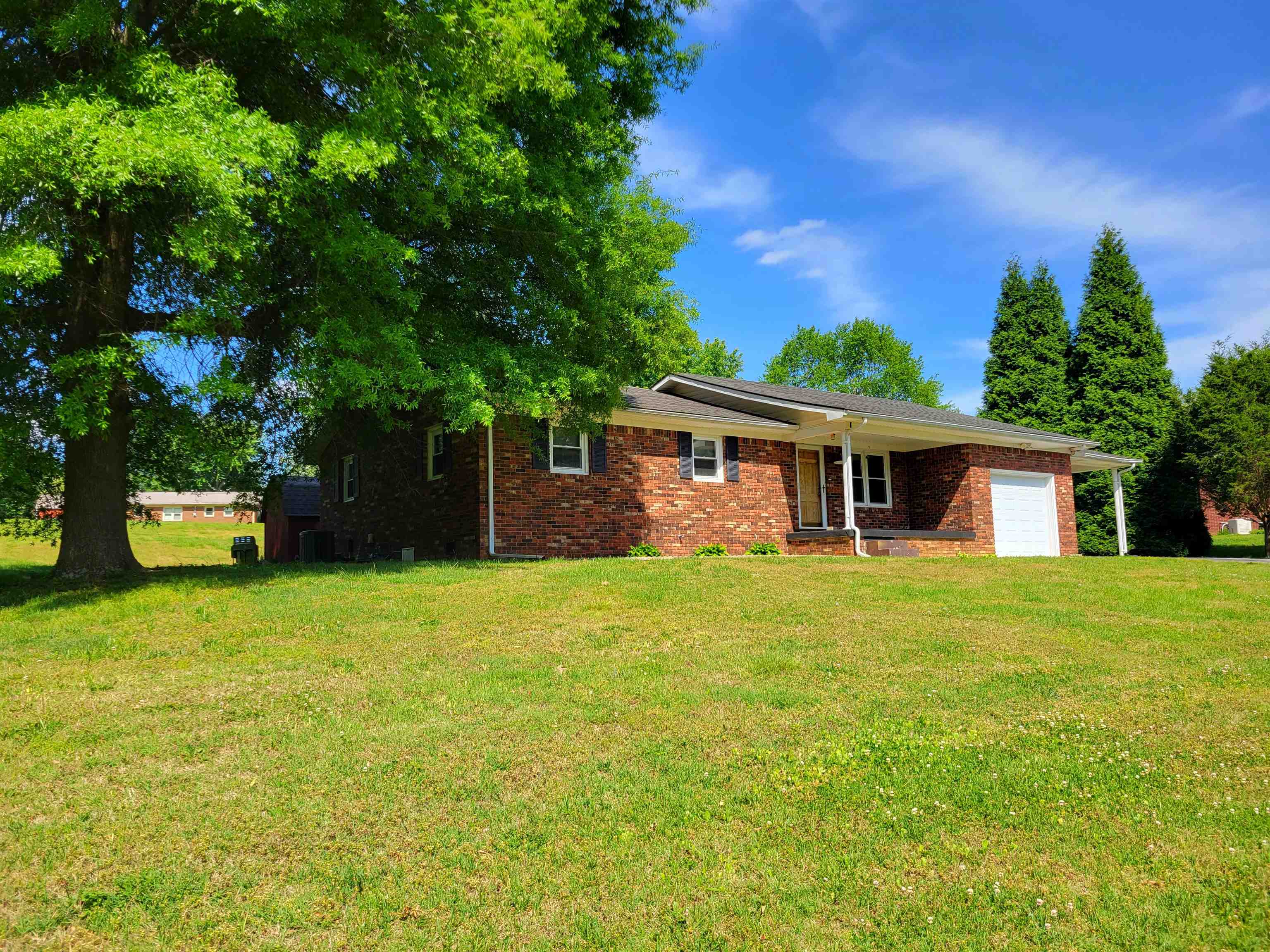 201 E Iron Mountain Dr, Hartford, Kentucky 42347, 3 Bedrooms Bedrooms, ,1 BathroomBathrooms,Single Family Residence,For Sale,E Iron Mountain Dr,94739