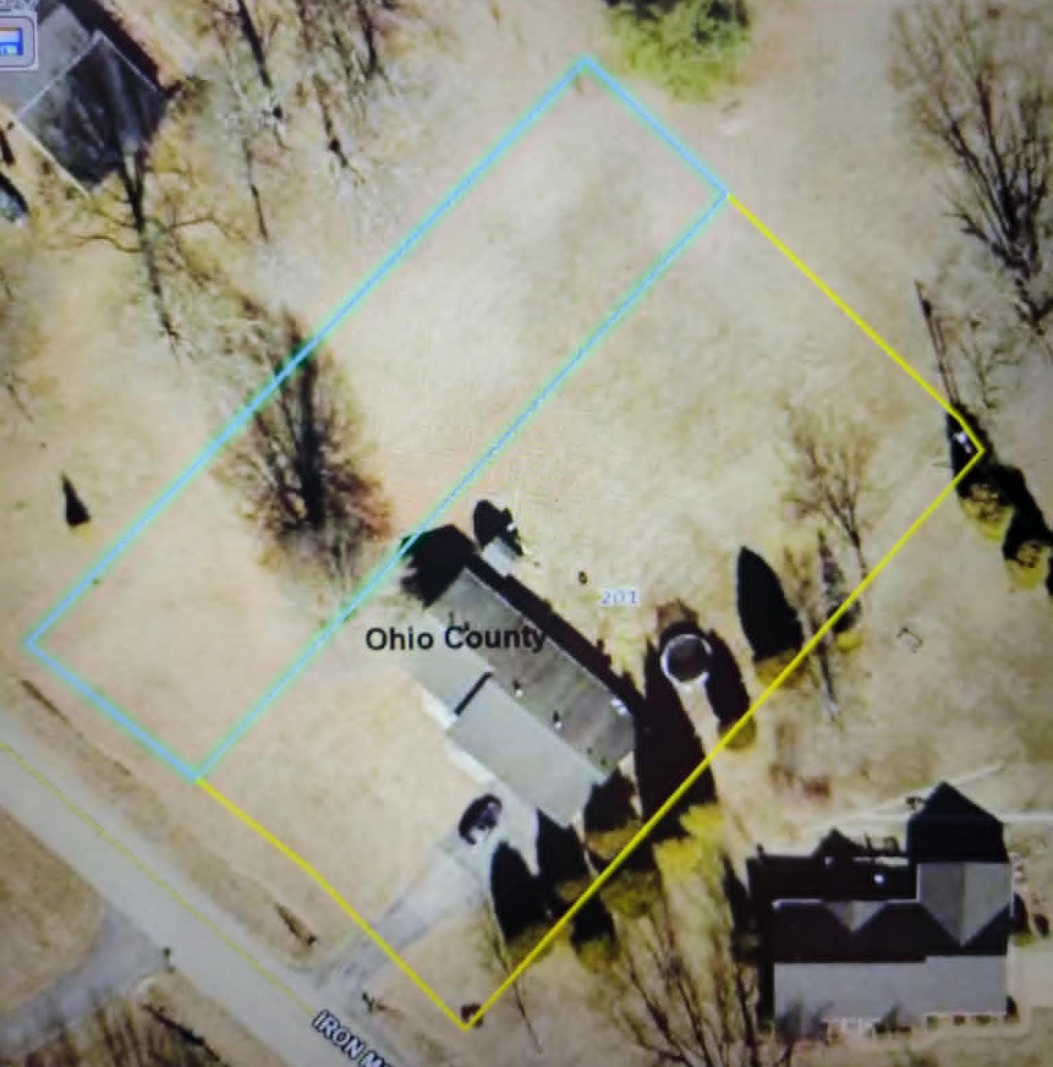 201 E Iron Mountain Dr, Hartford, Kentucky 42347, 3 Bedrooms Bedrooms, ,1 BathroomBathrooms,Single Family Residence,For Sale,E Iron Mountain Dr,94739