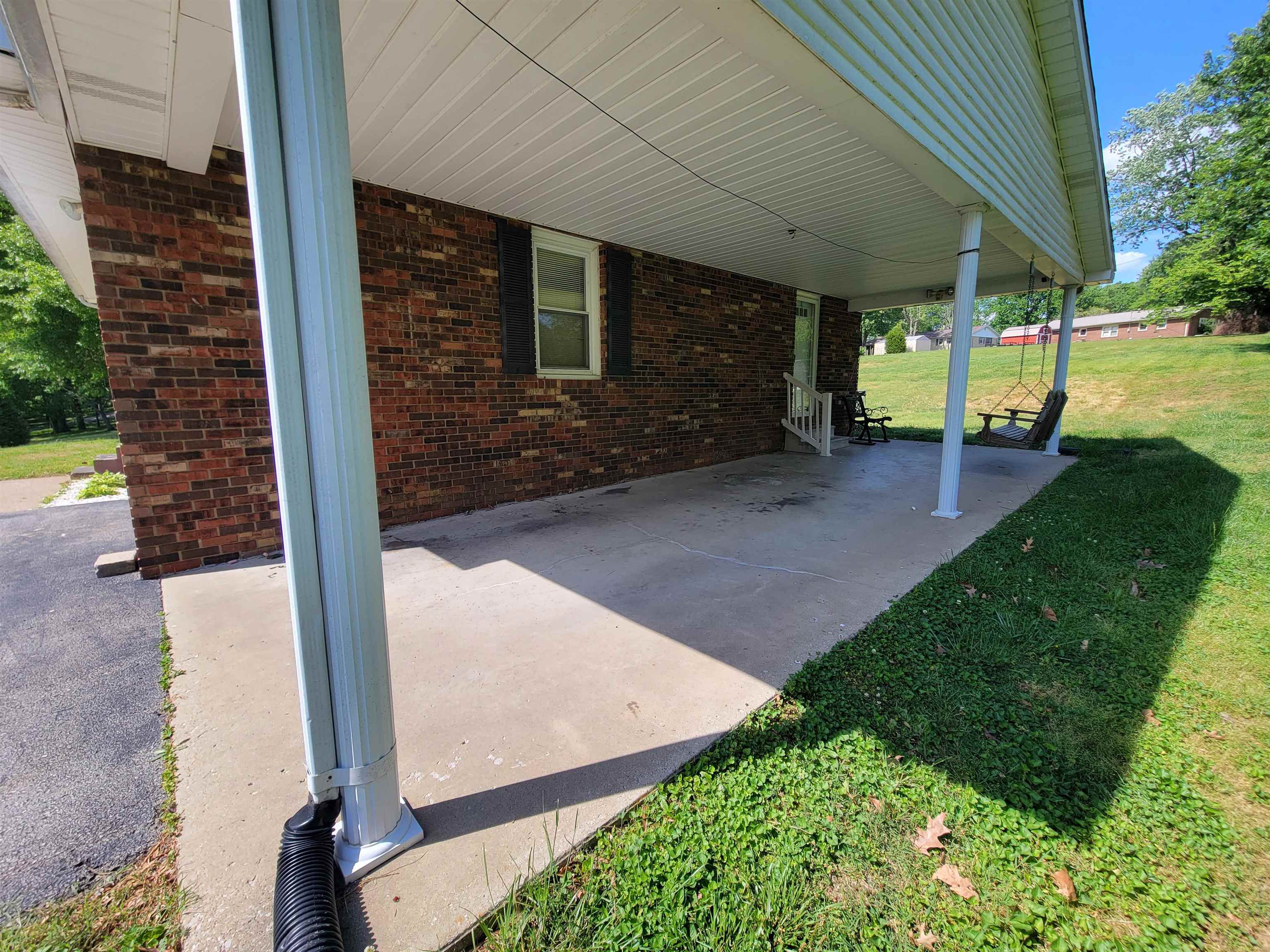 201 E Iron Mountain Dr, Hartford, Kentucky 42347, 3 Bedrooms Bedrooms, ,1 BathroomBathrooms,Single Family Residence,For Sale,E Iron Mountain Dr,94739
