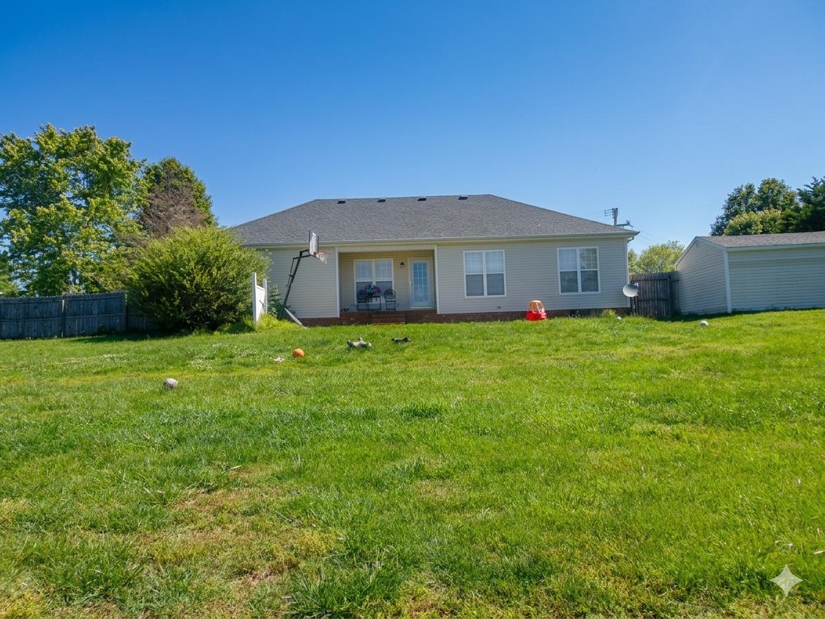 109 Shadowood Trl, Hopkinsville, Kentucky 42240, 3 Bedrooms Bedrooms, ,2 BathroomsBathrooms,Single Family Residence,For Sale,Shadowood Trl,94748