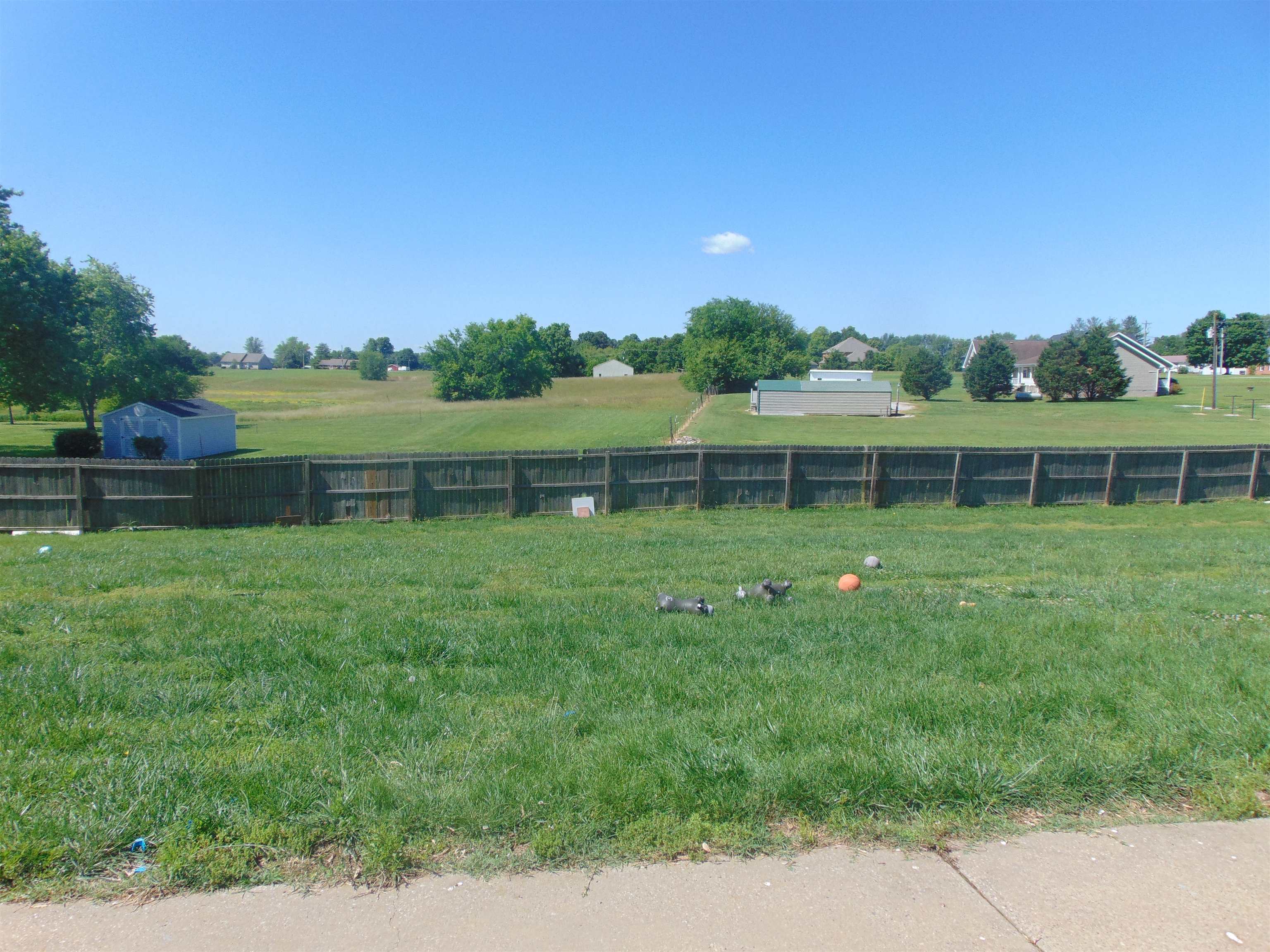 109 Shadowood Trl, Hopkinsville, Kentucky 42240, 3 Bedrooms Bedrooms, ,2 BathroomsBathrooms,Single Family Residence,For Sale,Shadowood Trl,94748