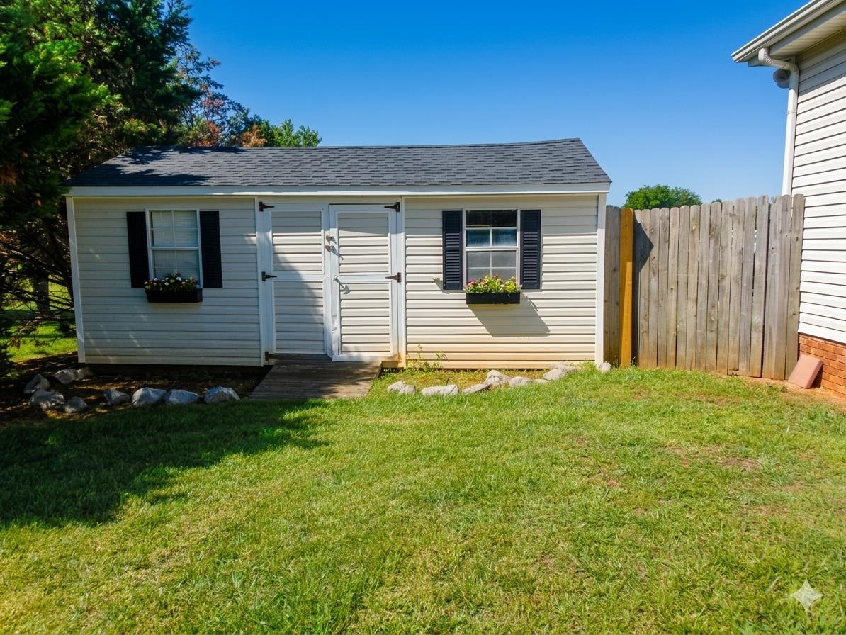 109 Shadowood Trl, Hopkinsville, Kentucky 42240, 3 Bedrooms Bedrooms, ,2 BathroomsBathrooms,Single Family Residence,For Sale,Shadowood Trl,94748