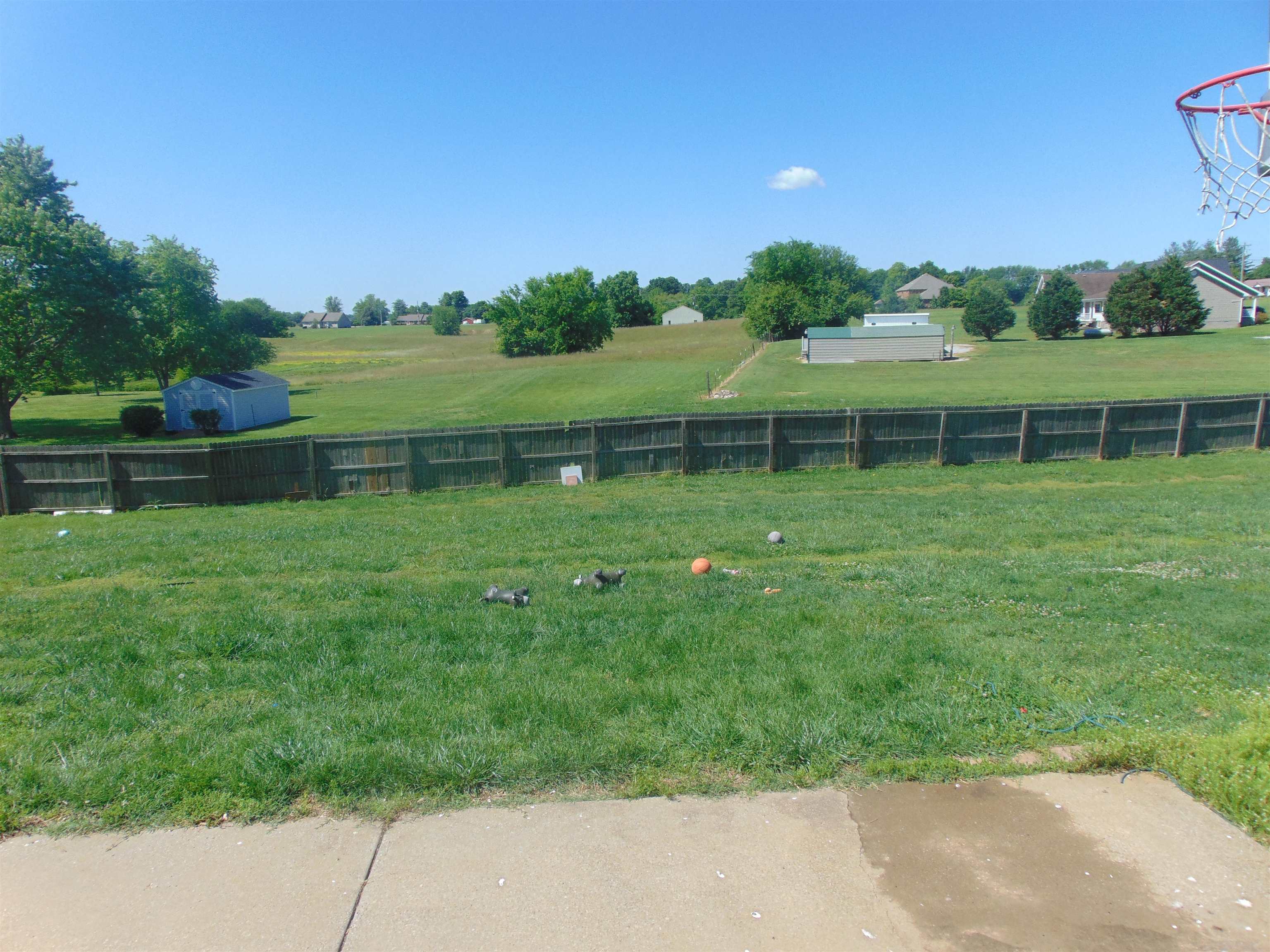 109 Shadowood Trl, Hopkinsville, Kentucky 42240, 3 Bedrooms Bedrooms, ,2 BathroomsBathrooms,Single Family Residence,For Sale,Shadowood Trl,94748