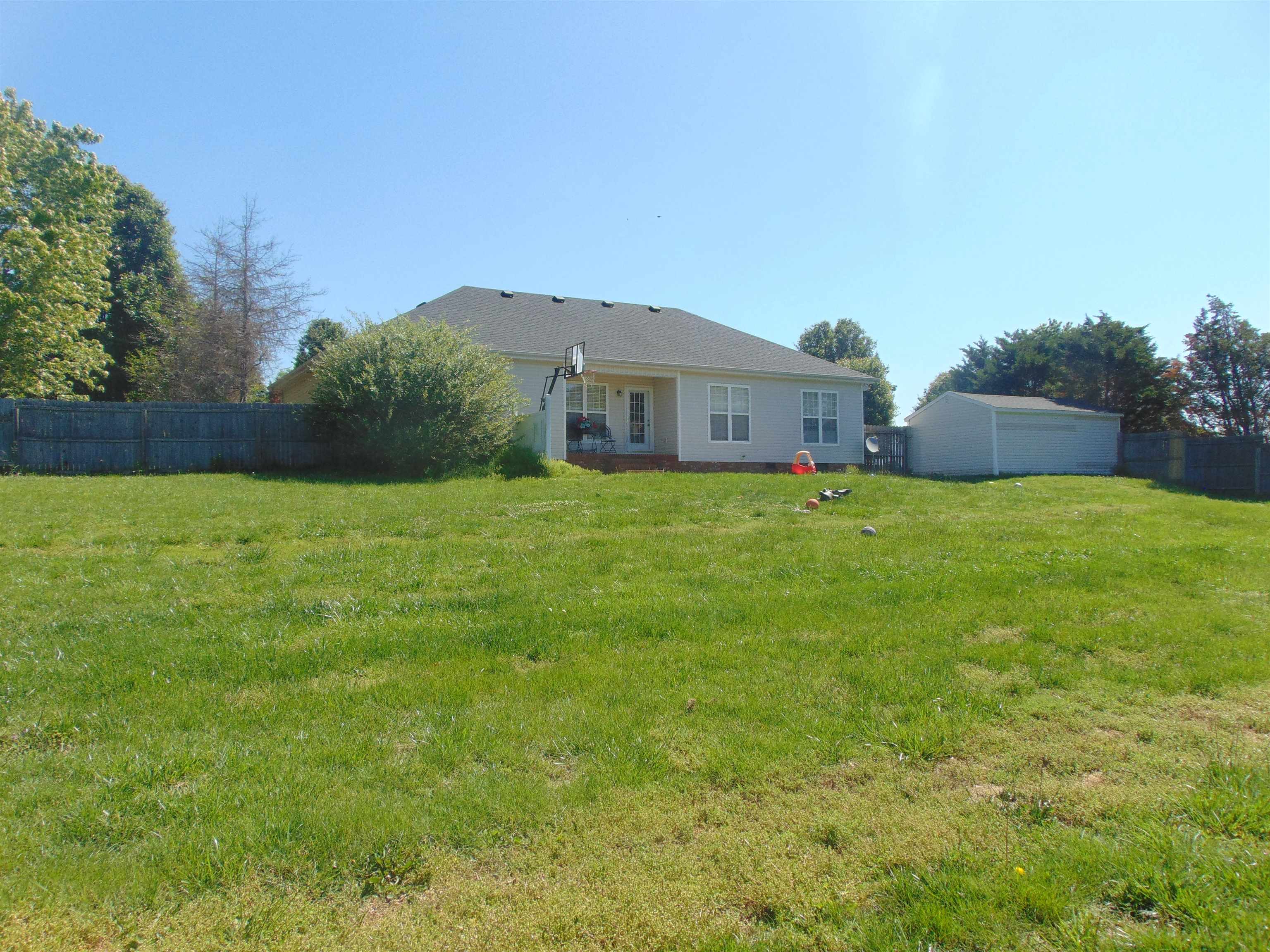 109 Shadowood Trl, Hopkinsville, Kentucky 42240, 3 Bedrooms Bedrooms, ,2 BathroomsBathrooms,Single Family Residence,For Sale,Shadowood Trl,94748