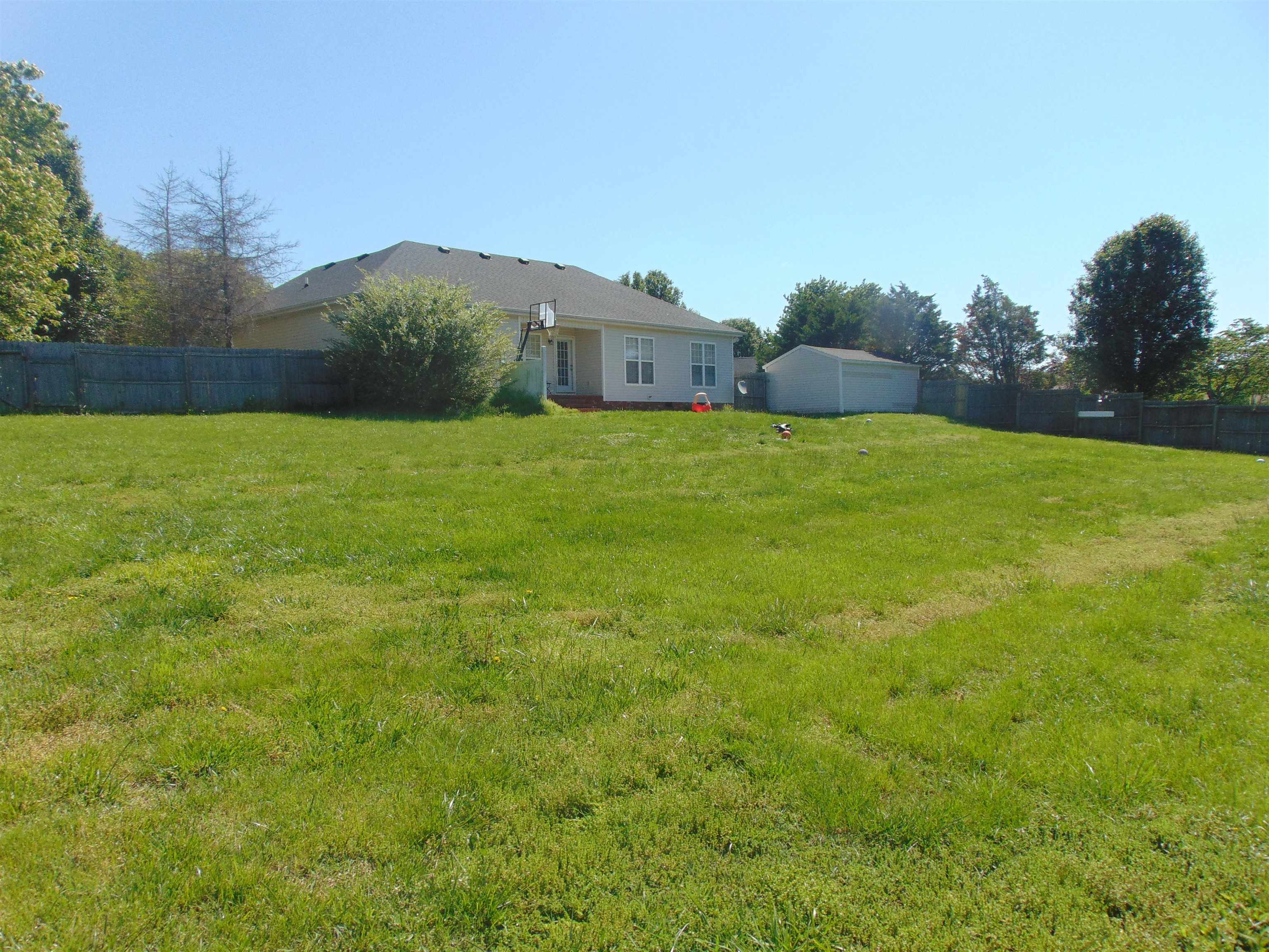 109 Shadowood Trl, Hopkinsville, Kentucky 42240, 3 Bedrooms Bedrooms, ,2 BathroomsBathrooms,Single Family Residence,For Sale,Shadowood Trl,94748