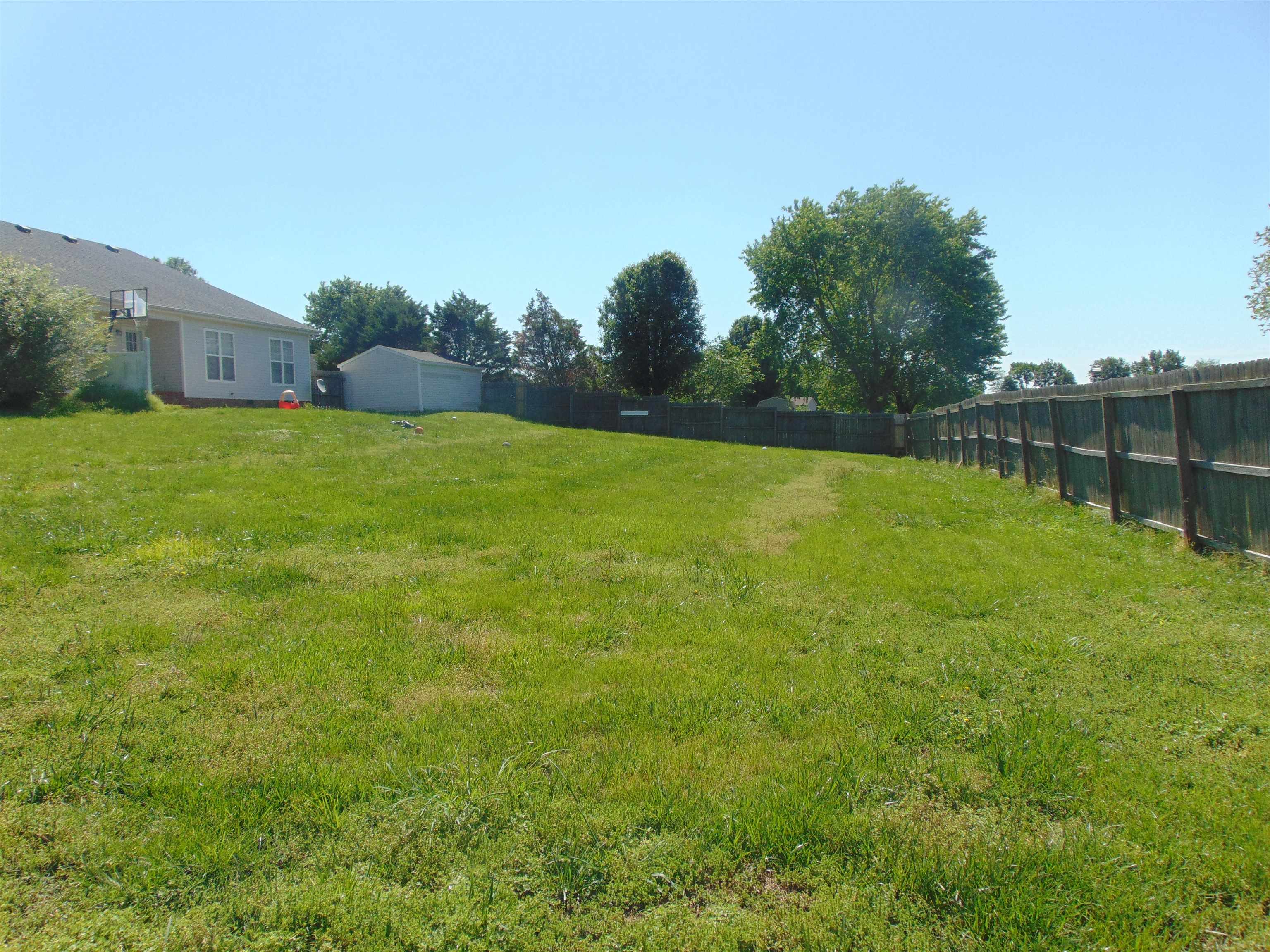 109 Shadowood Trl, Hopkinsville, Kentucky 42240, 3 Bedrooms Bedrooms, ,2 BathroomsBathrooms,Single Family Residence,For Sale,Shadowood Trl,94748