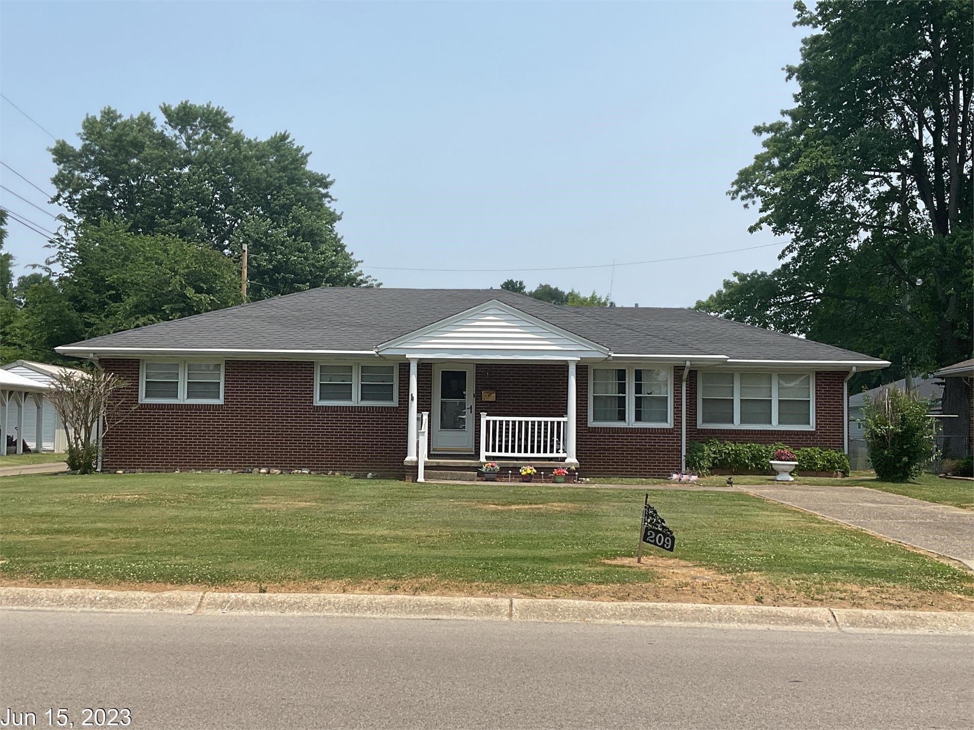 209 Legion Blvd, Owensboro, Kentucky 42303, 3 Bedrooms Bedrooms, ,1 BathroomBathrooms,Single Family Residence,For Sale,Legion Blvd,94754