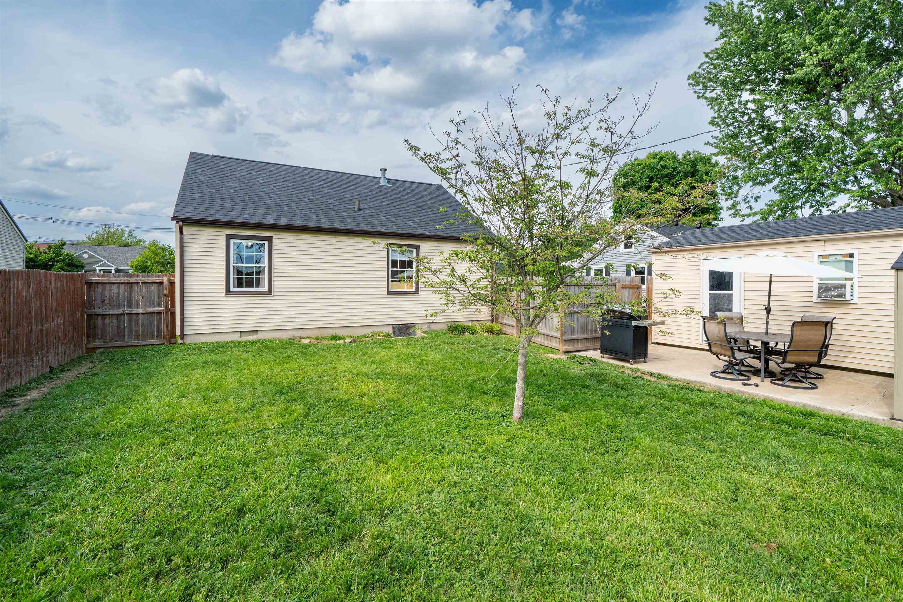 1824 Sunset Drive, Owensboro, Kentucky 42301, 2 Bedrooms Bedrooms, ,1 BathroomBathrooms,Single Family Residence,For Sale,Sunset Drive,94761