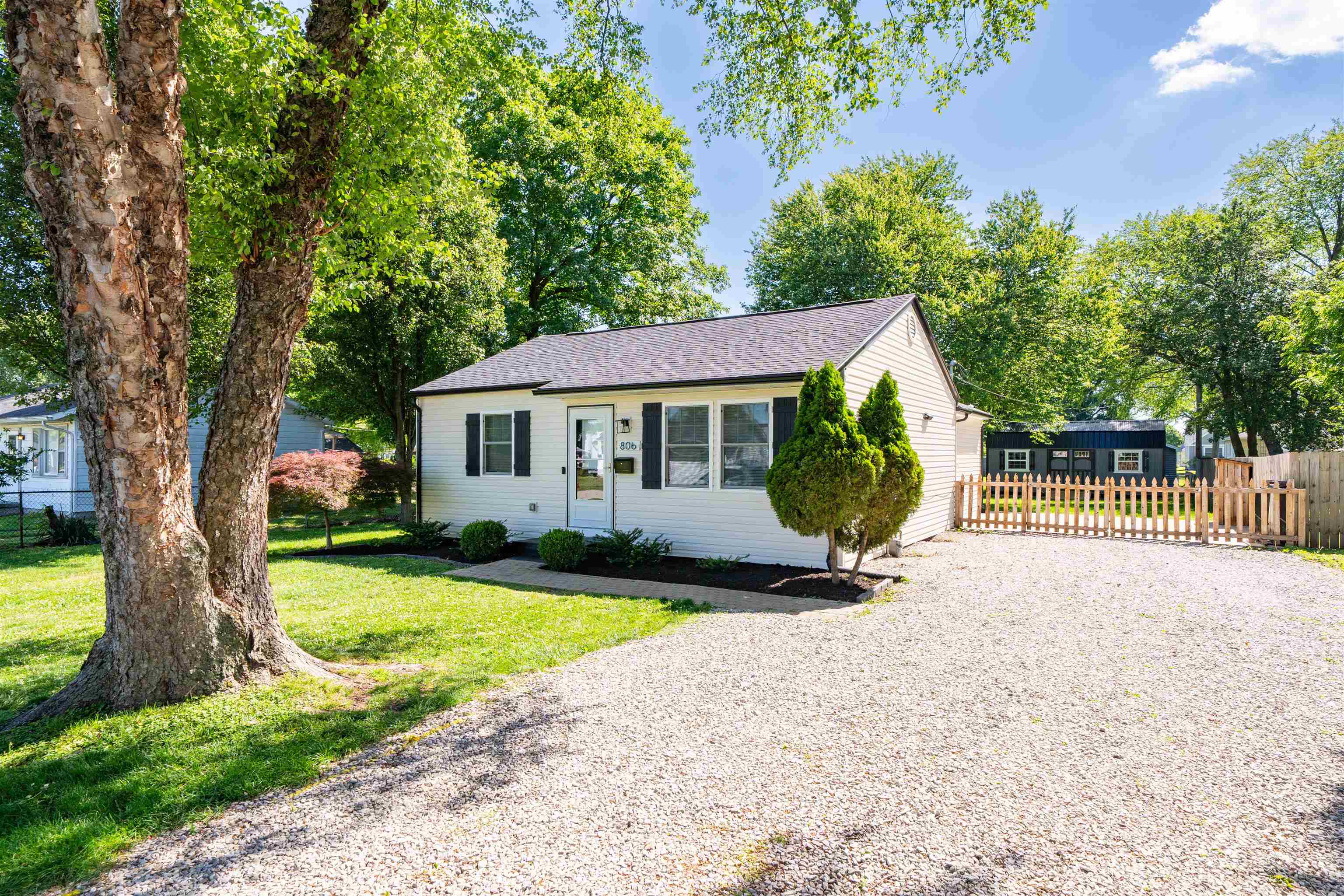 806 E Glenn Court, Owensboro, Kentucky 42303-0527, 3 Bedrooms Bedrooms, ,2 BathroomsBathrooms,Single Family Residence,For Sale,E Glenn Court,94783