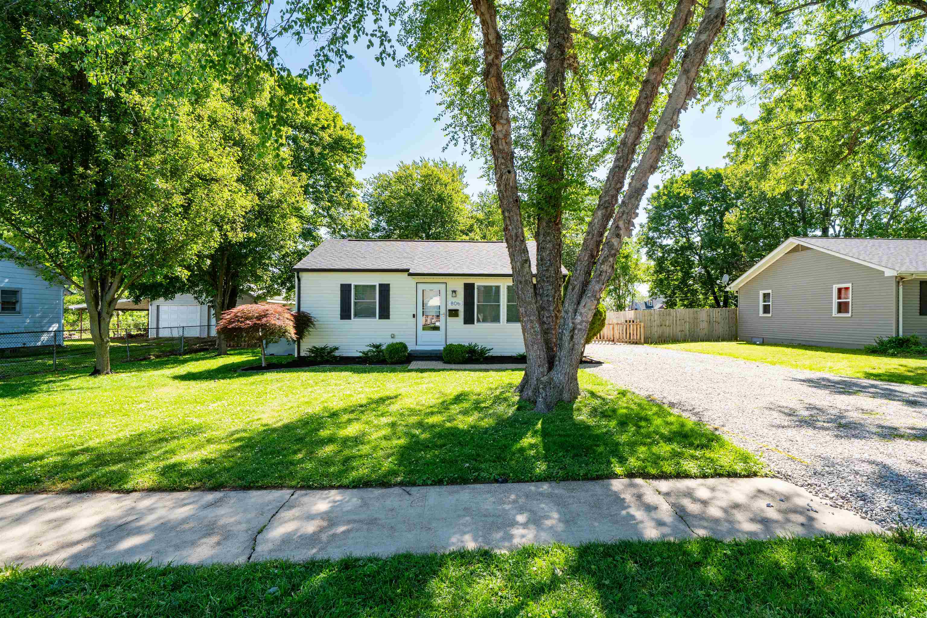 806 E Glenn Court, Owensboro, Kentucky 42303-0527, 3 Bedrooms Bedrooms, ,2 BathroomsBathrooms,Single Family Residence,For Sale,E Glenn Court,94783