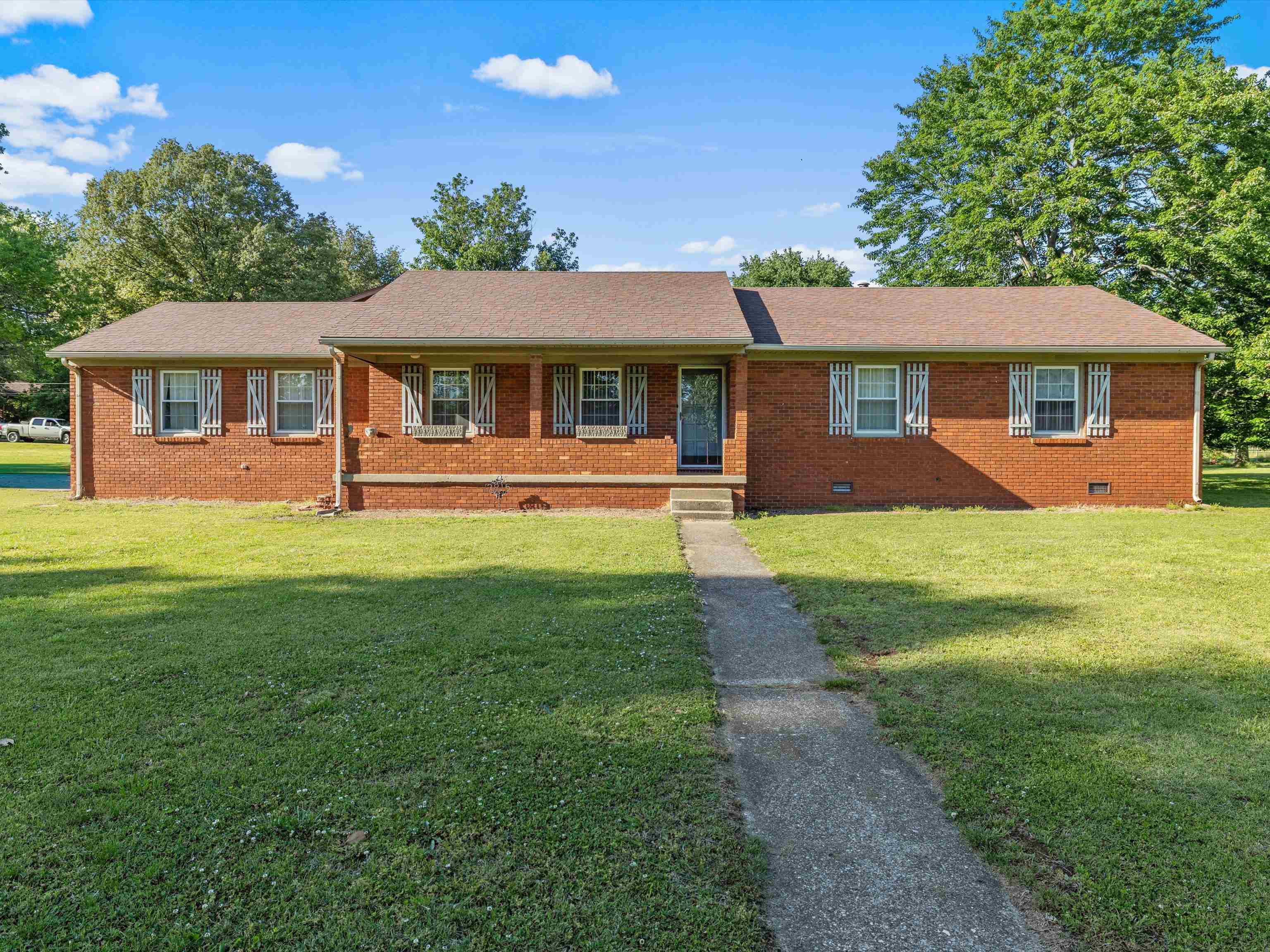 3815 Locust Hill Drive, Owensboro, Kentucky 42303, 3 Bedrooms Bedrooms, ,2 BathroomsBathrooms,Single Family Residence,For Sale,Locust Hill Drive,94788