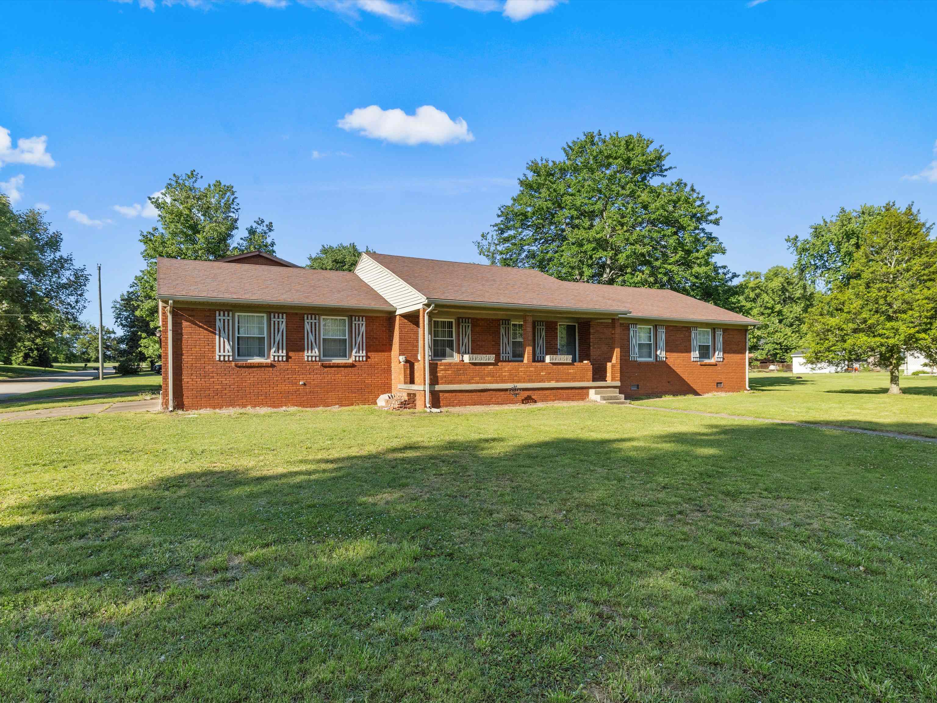 3815 Locust Hill Drive, Owensboro, Kentucky 42303, 3 Bedrooms Bedrooms, ,2 BathroomsBathrooms,Single Family Residence,For Sale,Locust Hill Drive,94788