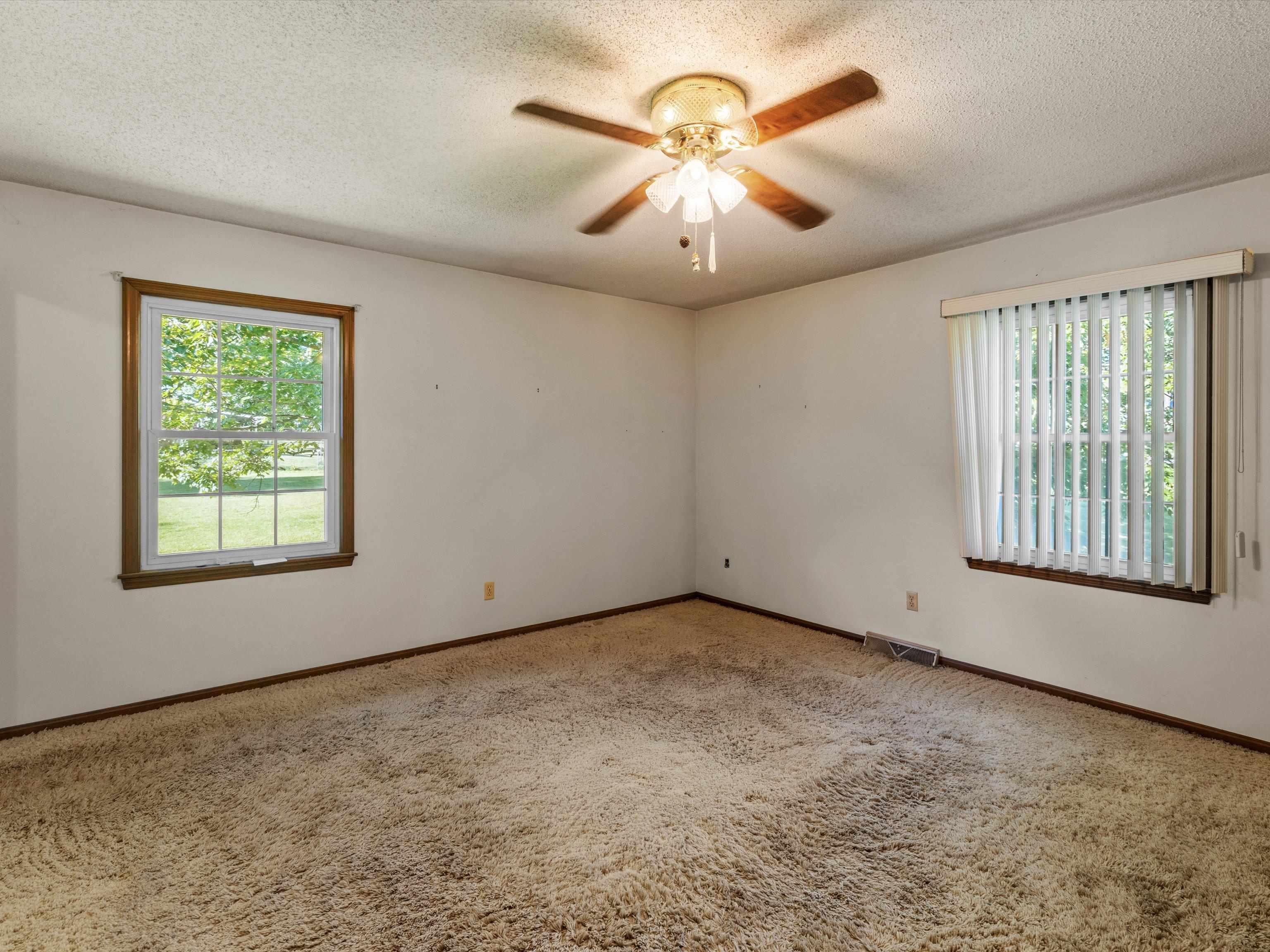 3815 Locust Hill Drive, Owensboro, Kentucky 42303, 3 Bedrooms Bedrooms, ,2 BathroomsBathrooms,Single Family Residence,For Sale,Locust Hill Drive,94788
