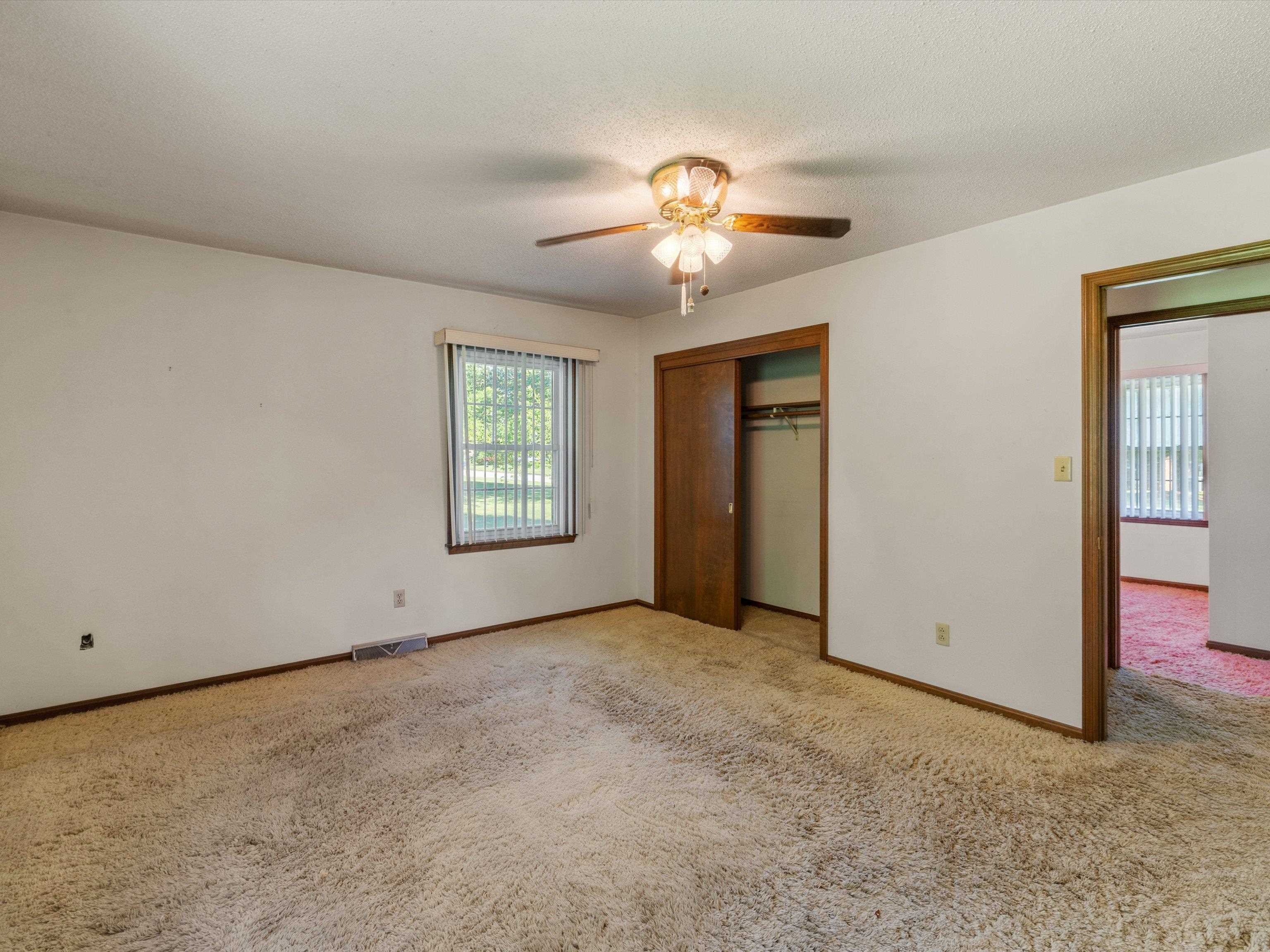 3815 Locust Hill Drive, Owensboro, Kentucky 42303, 3 Bedrooms Bedrooms, ,2 BathroomsBathrooms,Single Family Residence,For Sale,Locust Hill Drive,94788