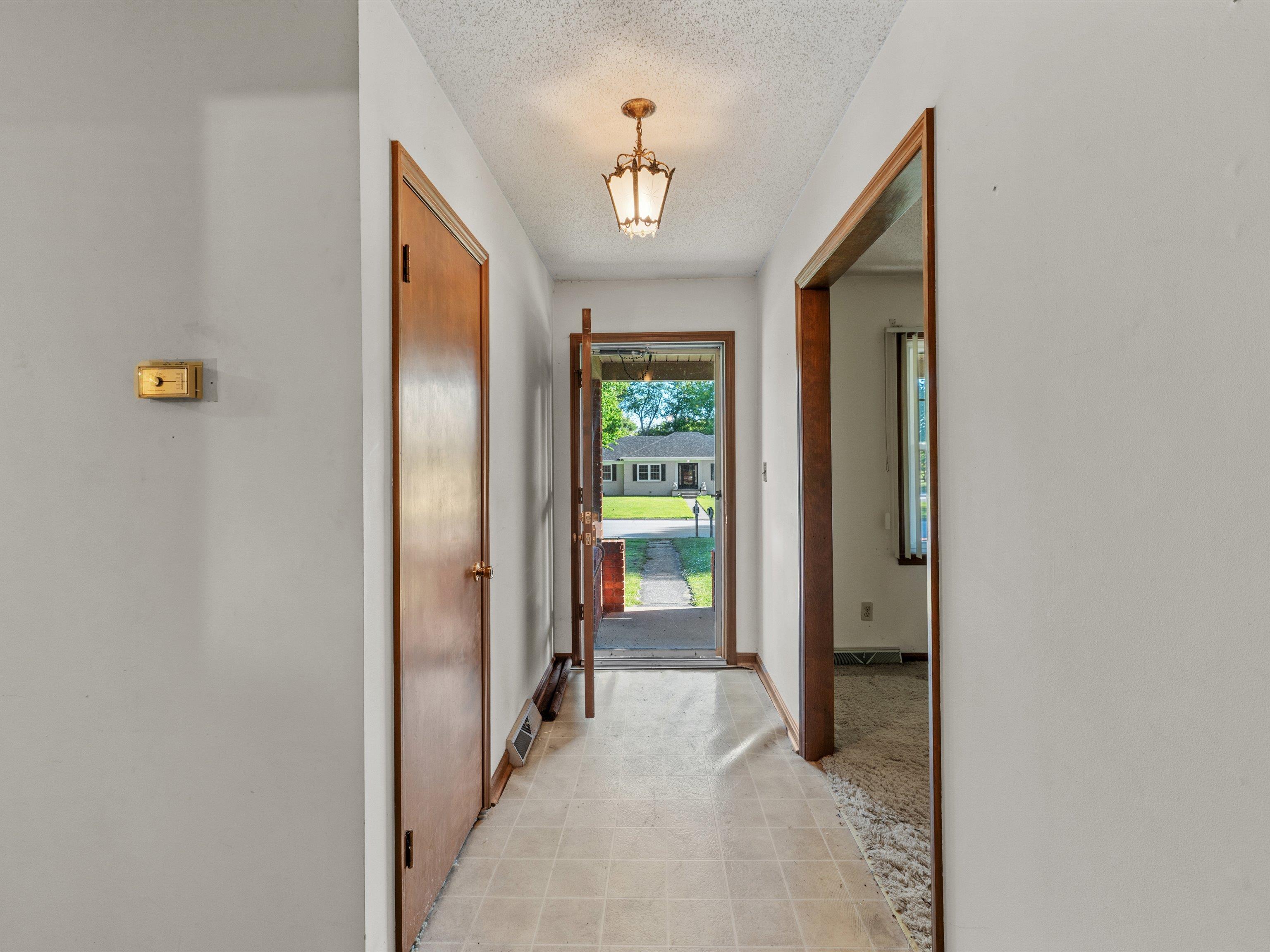 3815 Locust Hill Drive, Owensboro, Kentucky 42303, 3 Bedrooms Bedrooms, ,2 BathroomsBathrooms,Single Family Residence,For Sale,Locust Hill Drive,94788