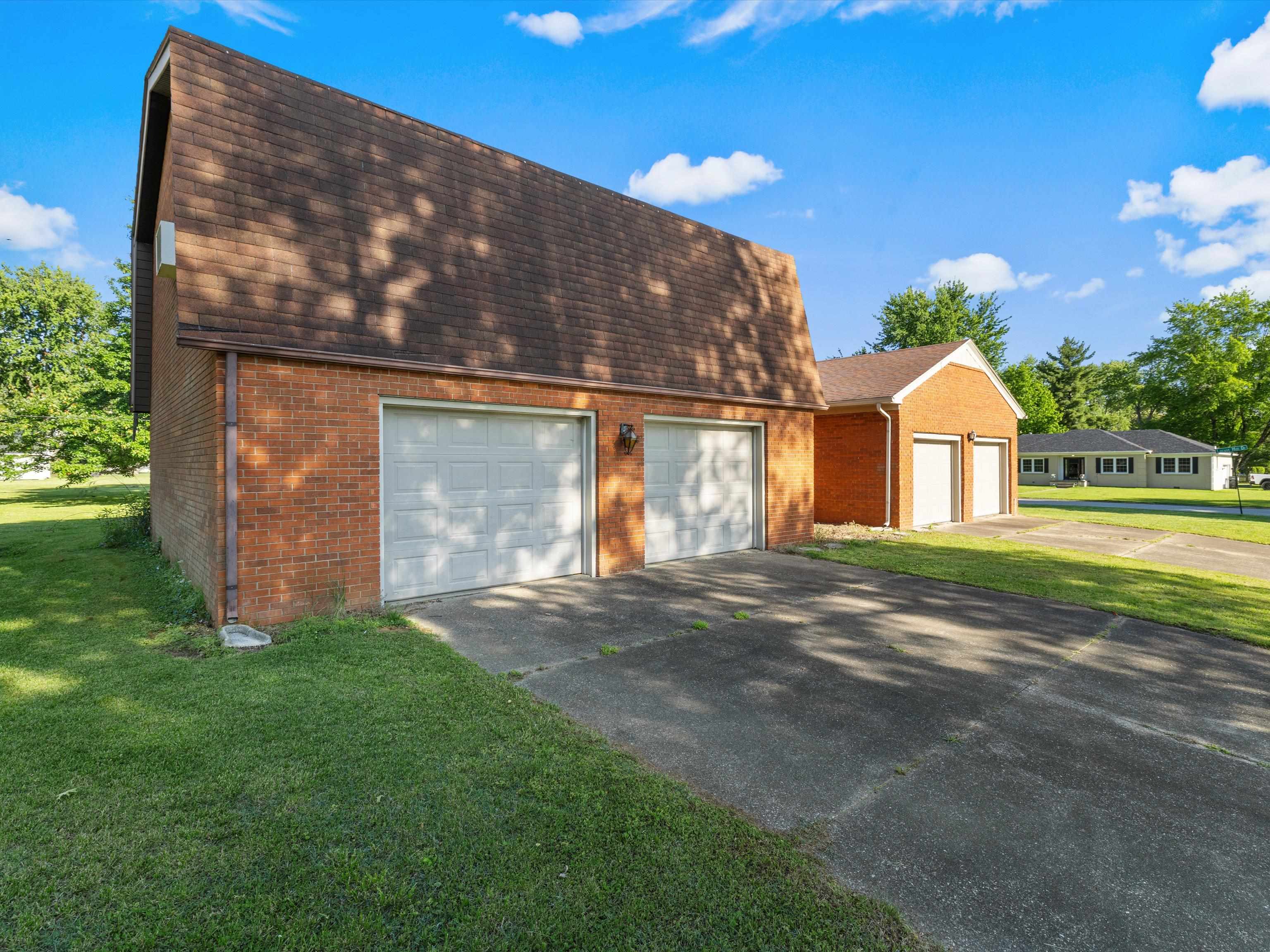 3815 Locust Hill Drive, Owensboro, Kentucky 42303, 3 Bedrooms Bedrooms, ,2 BathroomsBathrooms,Single Family Residence,For Sale,Locust Hill Drive,94788