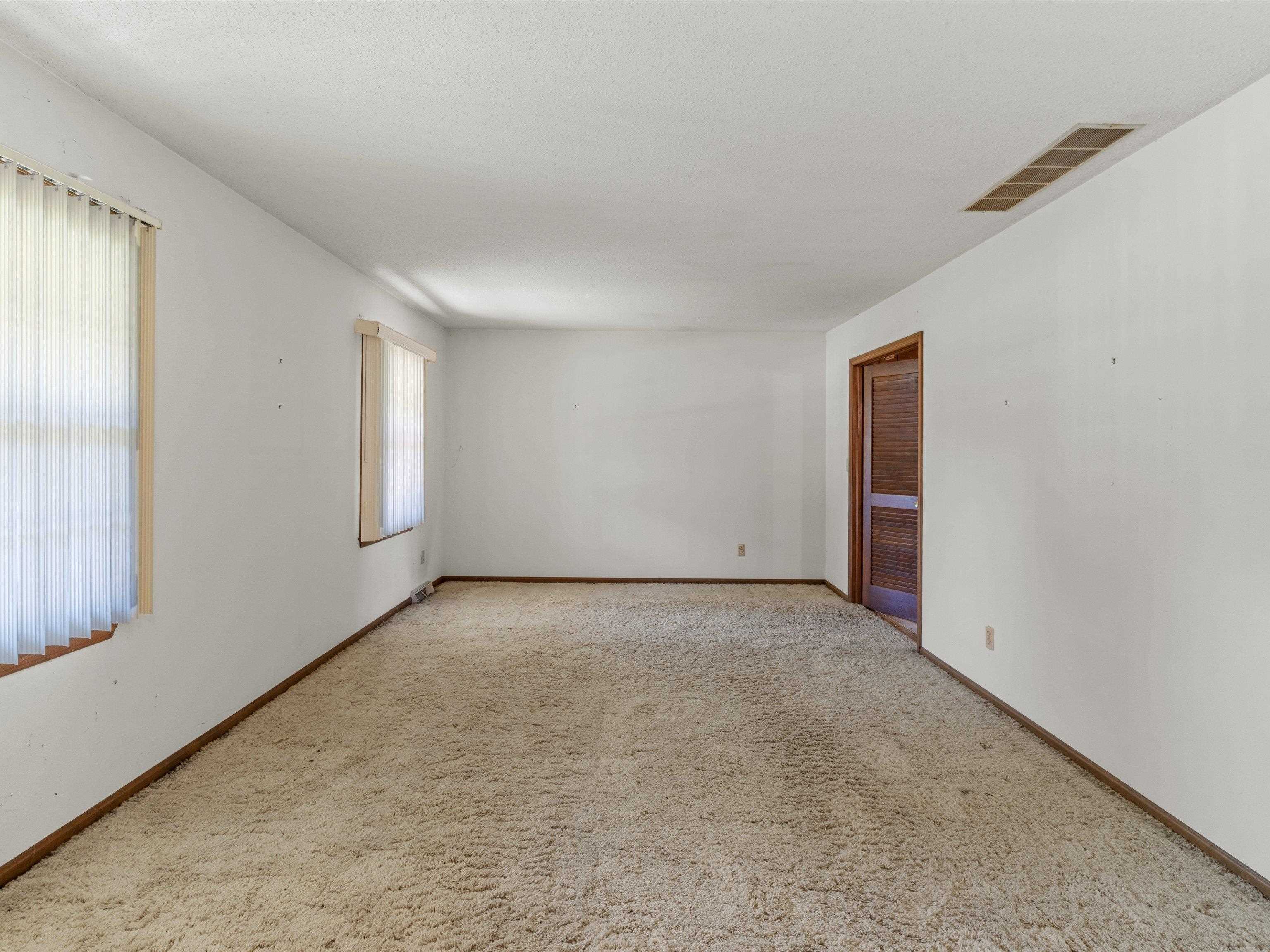 3815 Locust Hill Drive, Owensboro, Kentucky 42303, 3 Bedrooms Bedrooms, ,2 BathroomsBathrooms,Single Family Residence,For Sale,Locust Hill Drive,94788