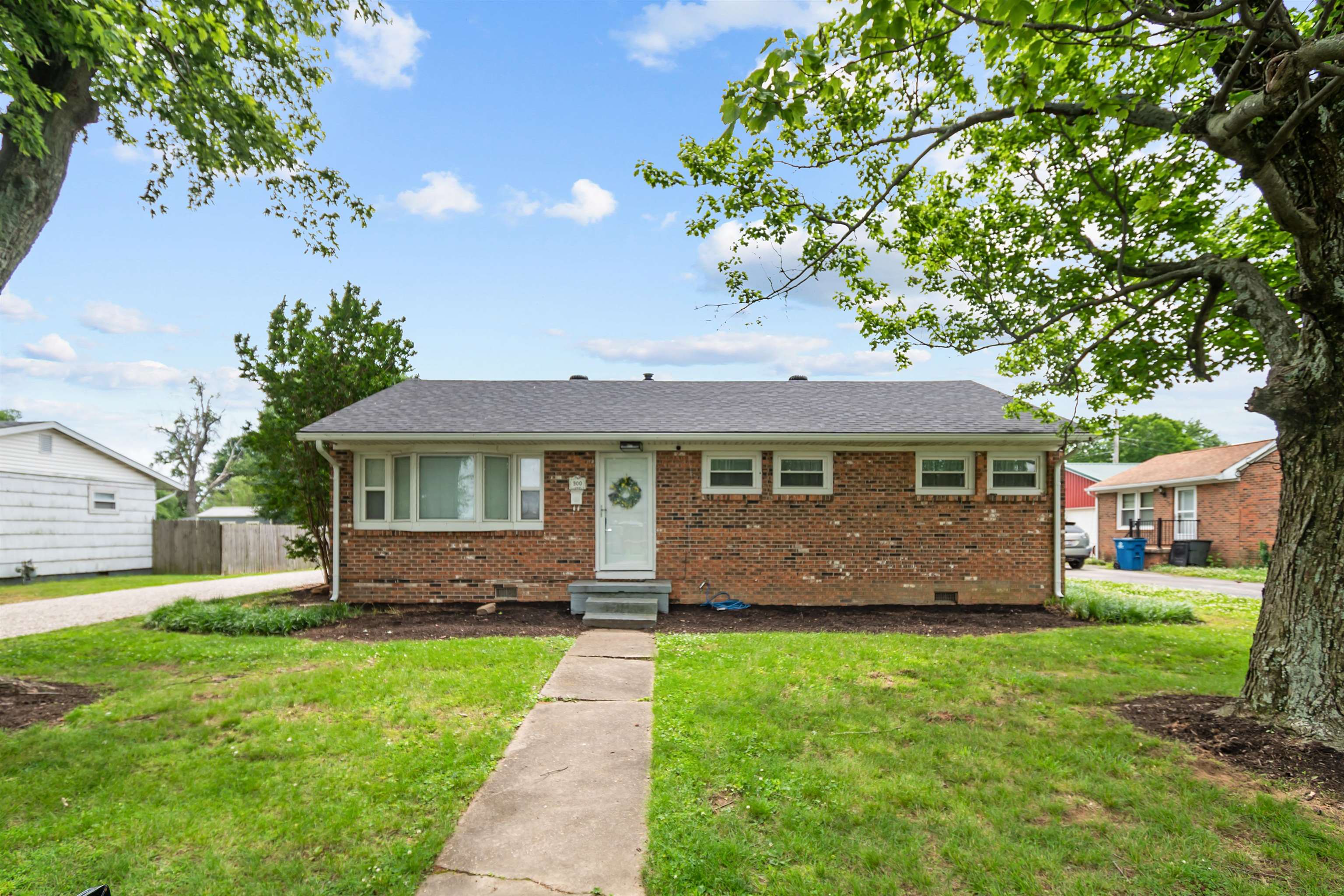 900 Isaac Shelby Dr, Owensboro, Kentucky 42303, 3 Bedrooms Bedrooms, ,1 BathroomBathrooms,Single Family Residence,For Sale,Isaac Shelby Dr,94795