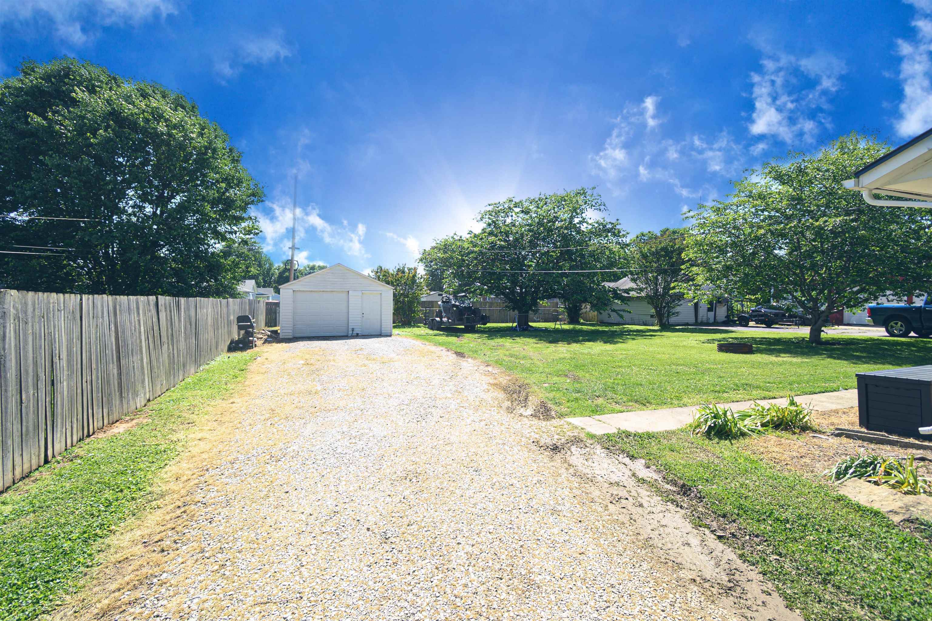 900 Isaac Shelby Dr, Owensboro, Kentucky 42303, 3 Bedrooms Bedrooms, ,1 BathroomBathrooms,Single Family Residence,For Sale,Isaac Shelby Dr,94795