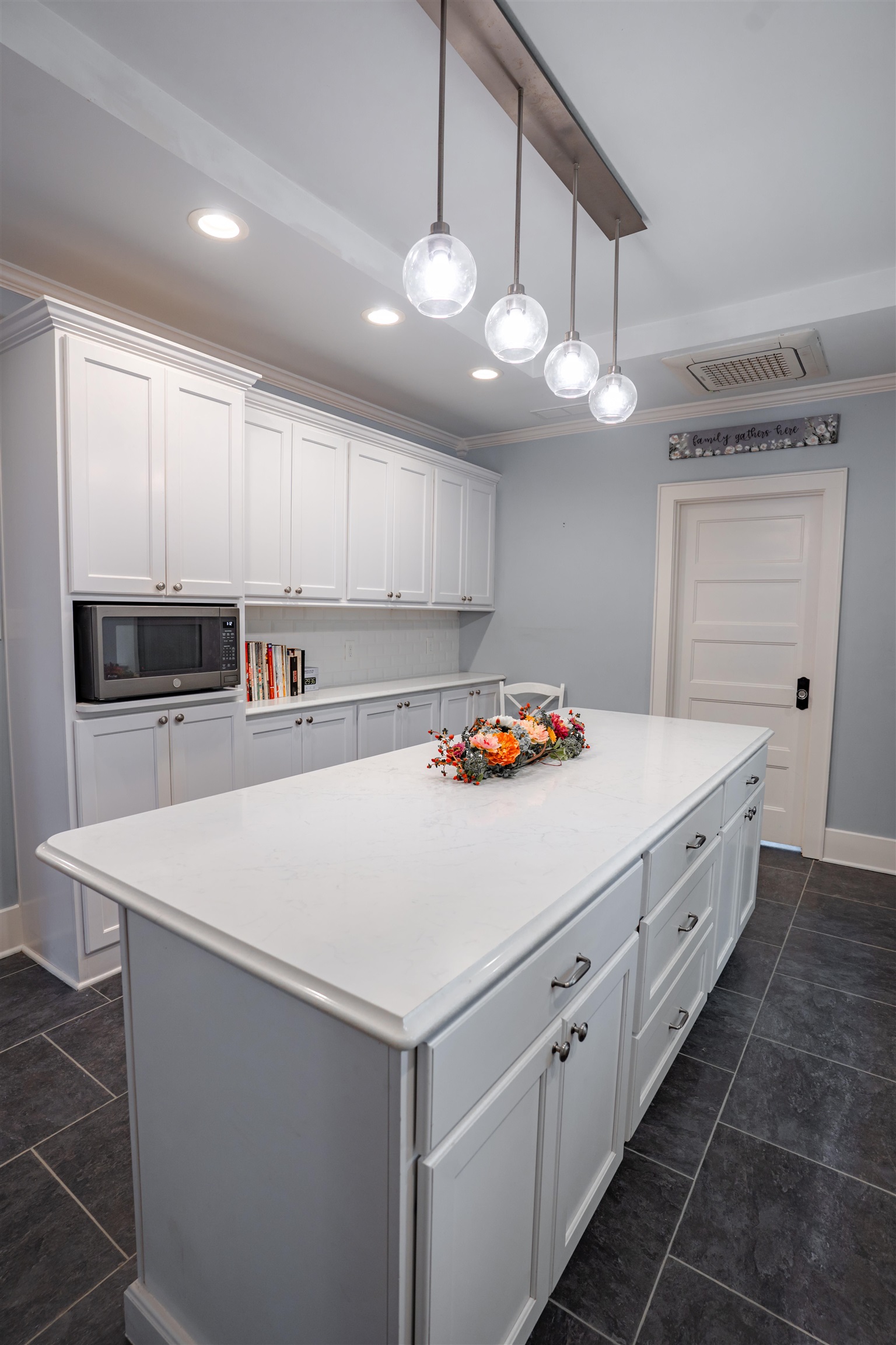 505 Hill Street, Livermore, Kentucky 42352, 4 Bedrooms Bedrooms, ,2 BathroomsBathrooms,Single Family Residence,For Sale,Hill Street,94819