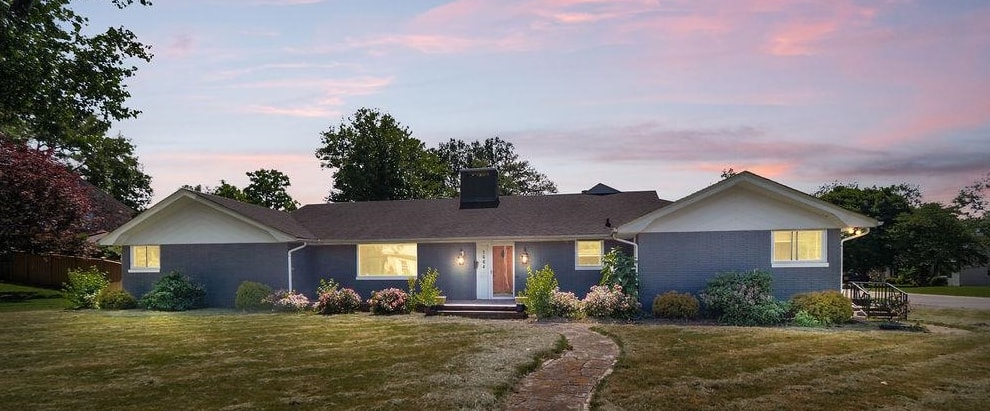 1664 Roosevelt Rd, Owensboro, Kentucky 42301, 4 Bedrooms Bedrooms, ,4 BathroomsBathrooms,Single Family Residence,For Sale,Roosevelt Rd,94835