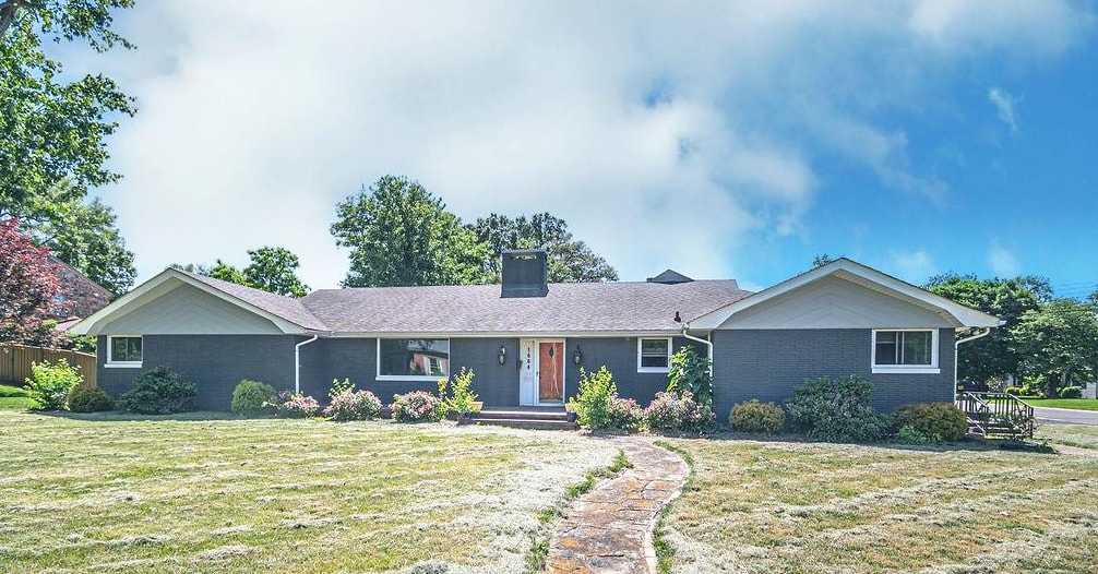1664 Roosevelt Rd, Owensboro, Kentucky 42301, 4 Bedrooms Bedrooms, ,4 BathroomsBathrooms,Single Family Residence,For Sale,Roosevelt Rd,94835