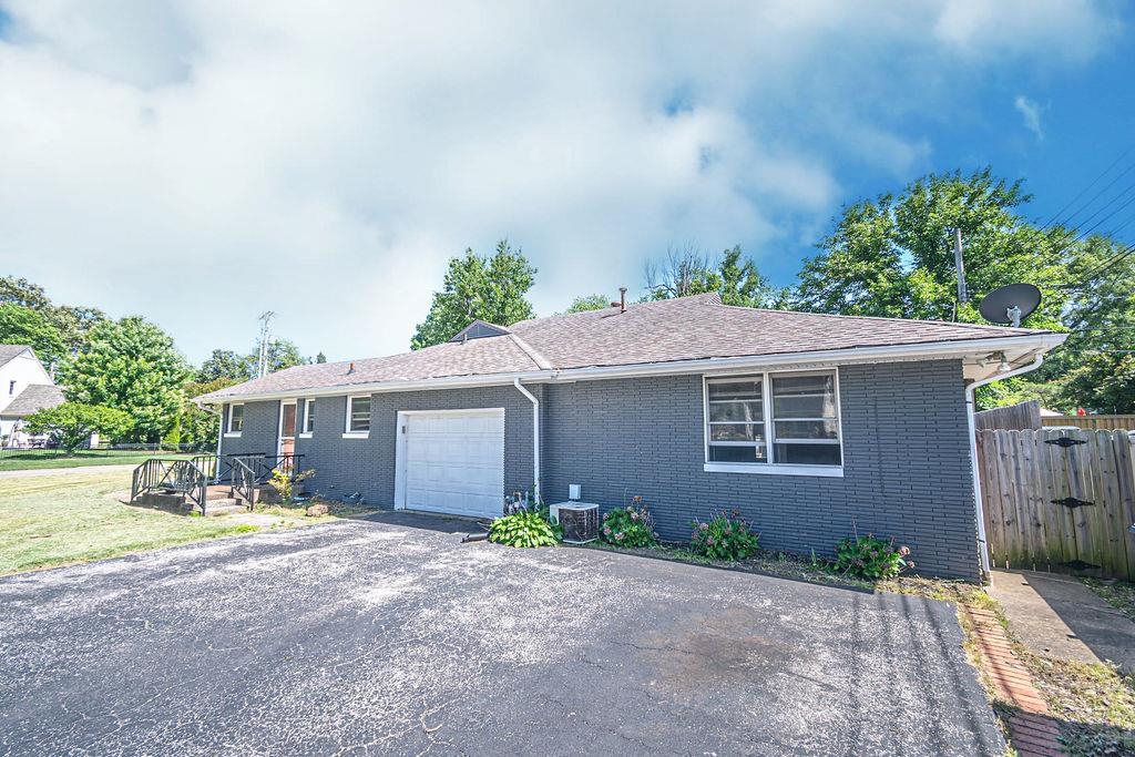 1664 Roosevelt Rd, Owensboro, Kentucky 42301, 4 Bedrooms Bedrooms, ,4 BathroomsBathrooms,Single Family Residence,For Sale,Roosevelt Rd,94835