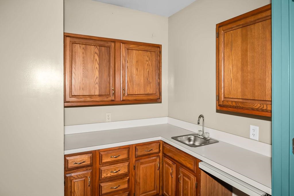 1664 Roosevelt Rd, Owensboro, Kentucky 42301, 4 Bedrooms Bedrooms, ,4 BathroomsBathrooms,Single Family Residence,For Sale,Roosevelt Rd,94835