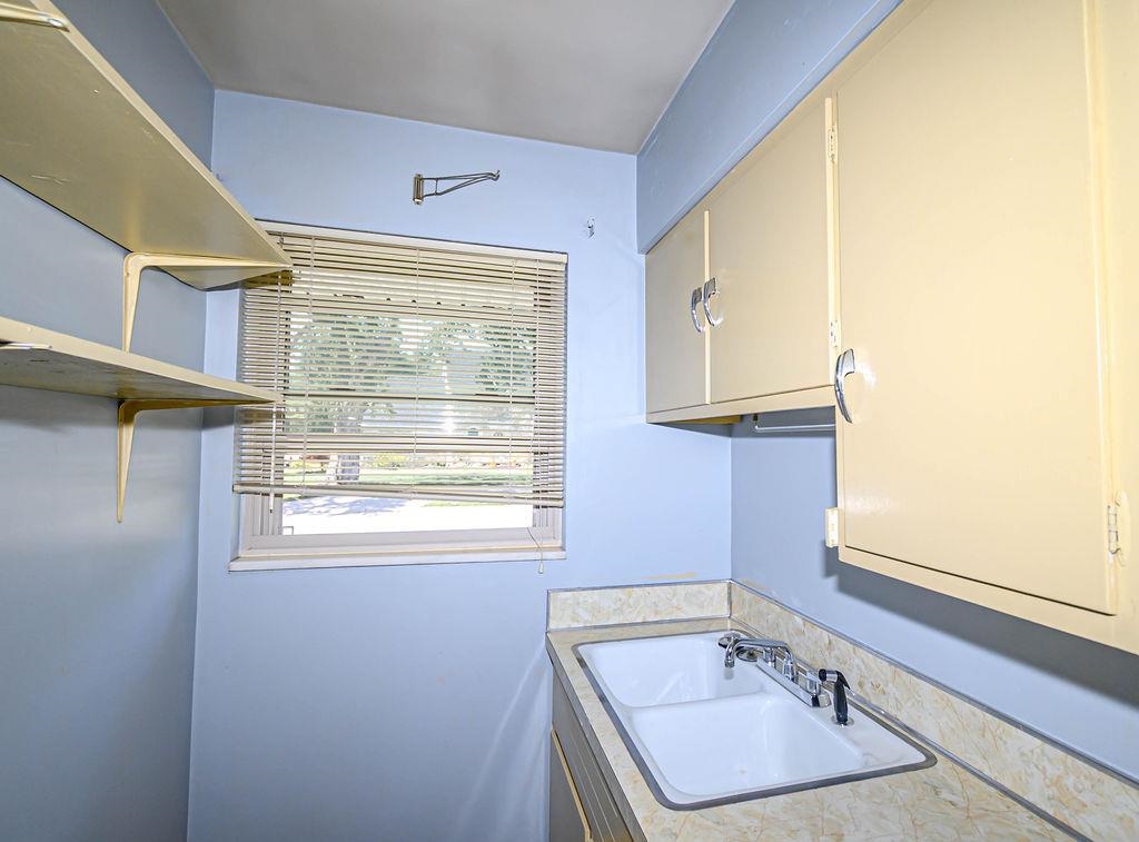 1664 Roosevelt Rd, Owensboro, Kentucky 42301, 4 Bedrooms Bedrooms, ,4 BathroomsBathrooms,Single Family Residence,For Sale,Roosevelt Rd,94835