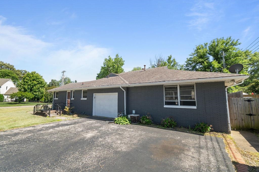 1664 Roosevelt Rd, Owensboro, Kentucky 42301, 4 Bedrooms Bedrooms, ,4 BathroomsBathrooms,Single Family Residence,For Sale,Roosevelt Rd,94835