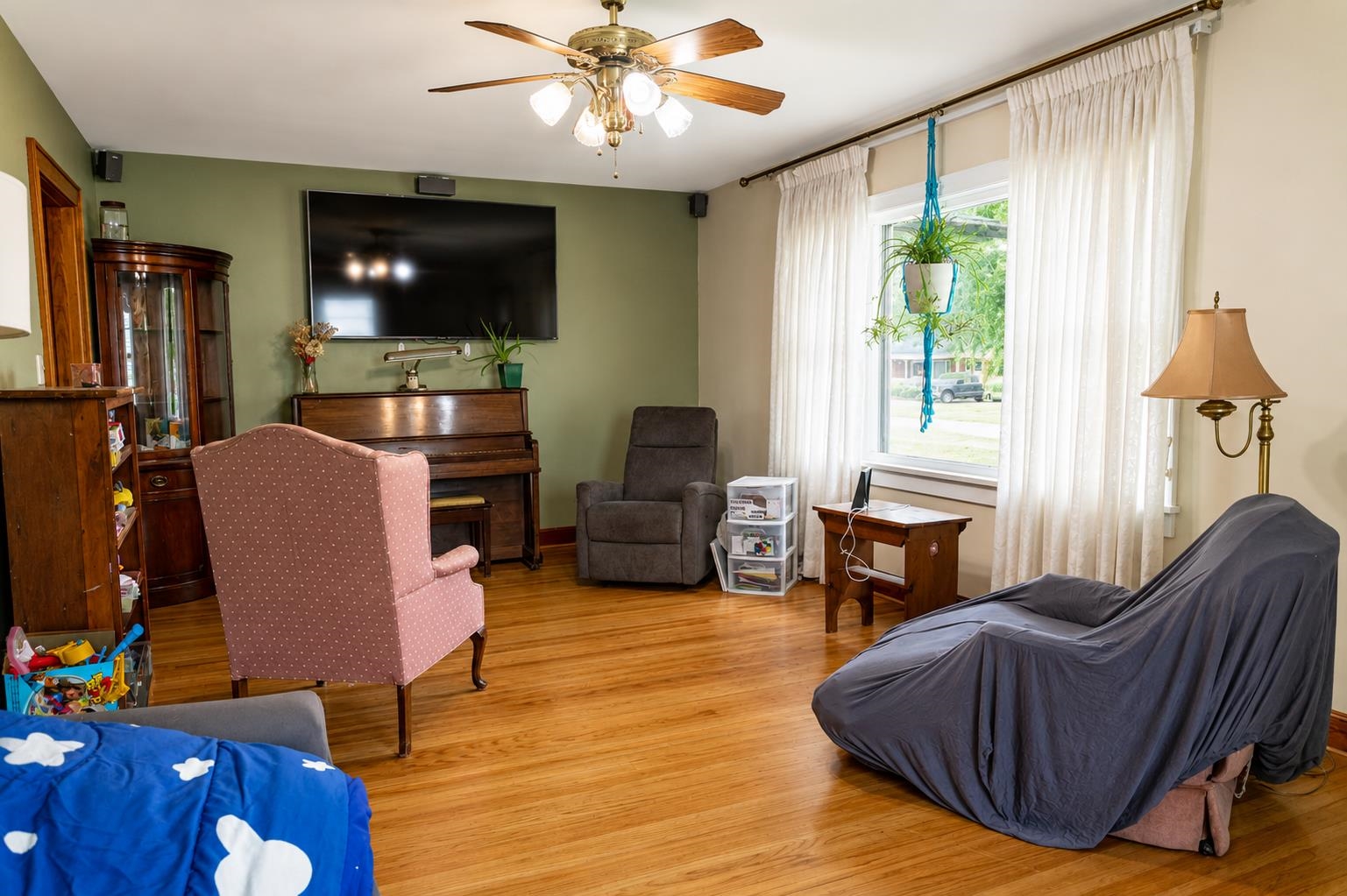 301 Redbud Road, Owensboro, Kentucky 42303-2463, 4 Bedrooms Bedrooms, ,2 BathroomsBathrooms,Single Family Residence,For Sale,Redbud Road,94881